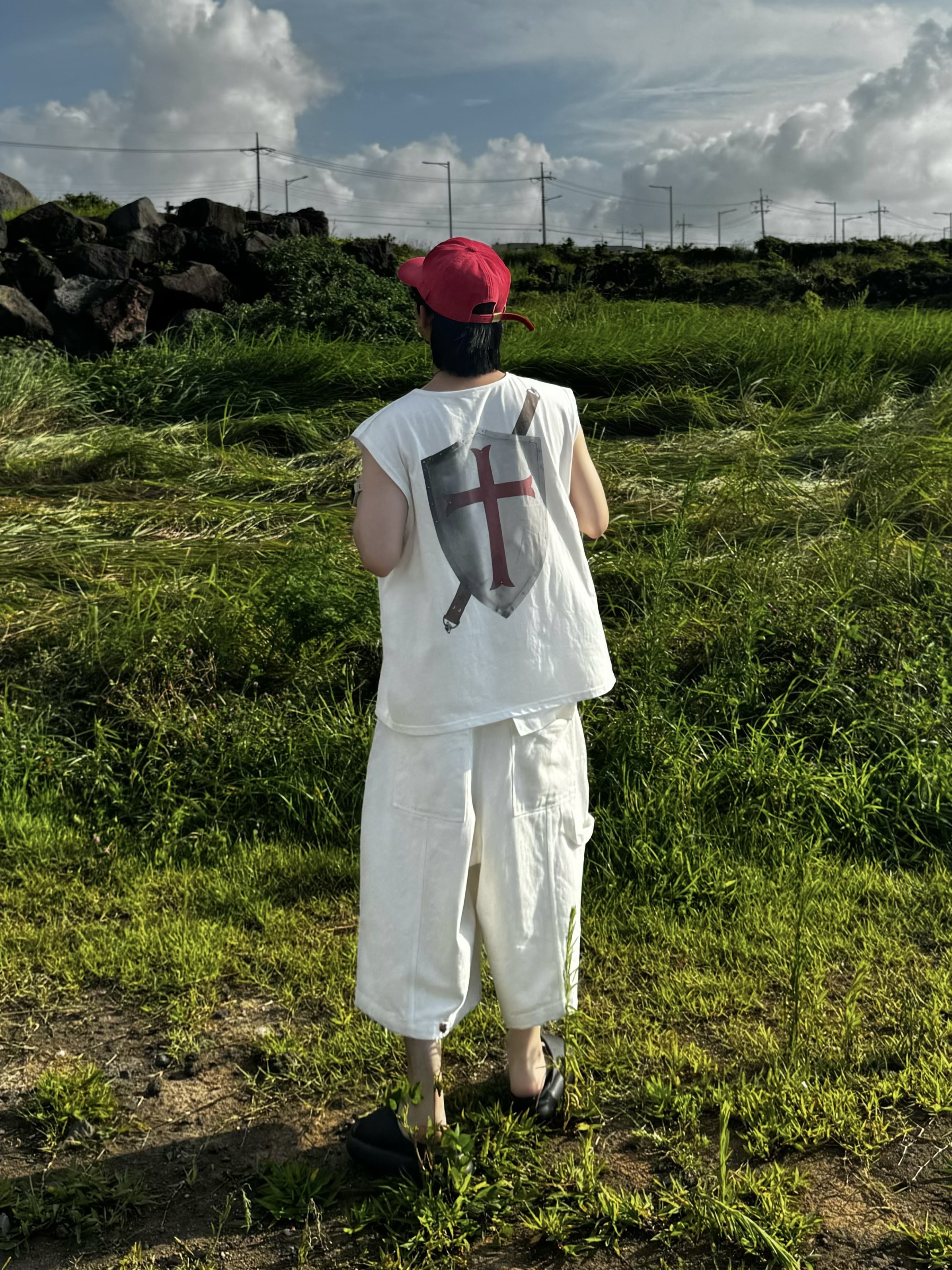 Gentle Monster x Maison Margiela MM003 Black Black, Nos Couleurs x Koin Rivet Carpenter Shorts White 착용 스타일 - 4