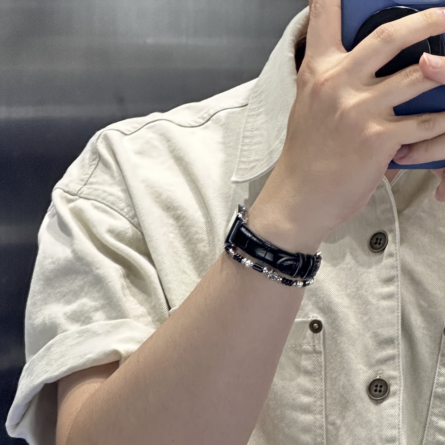 [KREAM 단독] Scudo Shell Black Pearl Beads Bracelet 착용 스타일