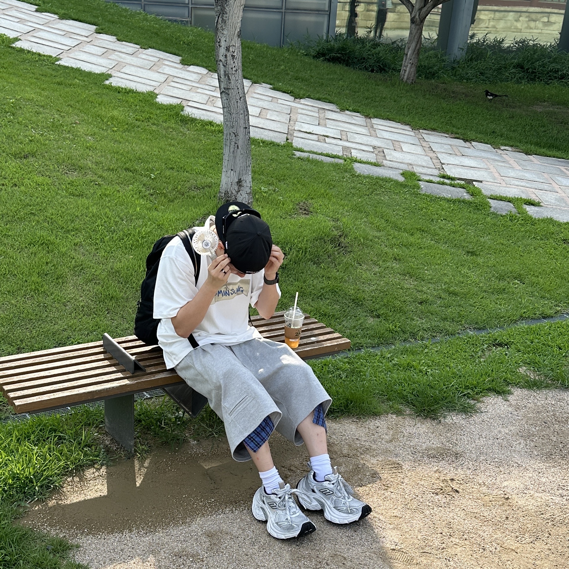 Balenciaga 10XL Sneakers White Grey Silver Black, Supreme Gold Cross S Logo New Era Black - 24SS 착용 스타일 - 1