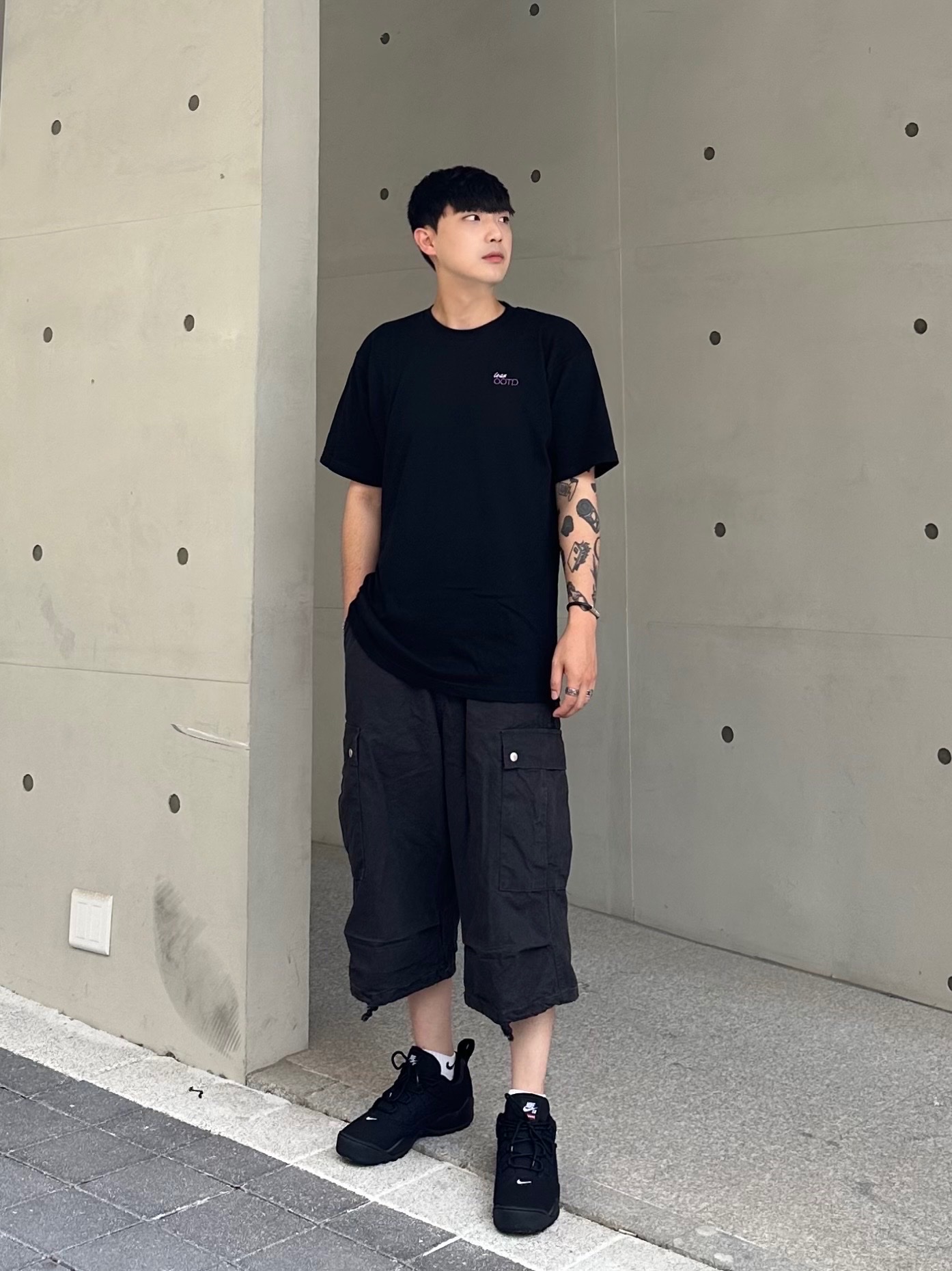 Nike x Supreme SB Darwin Low Black 착용 스타일 - 2