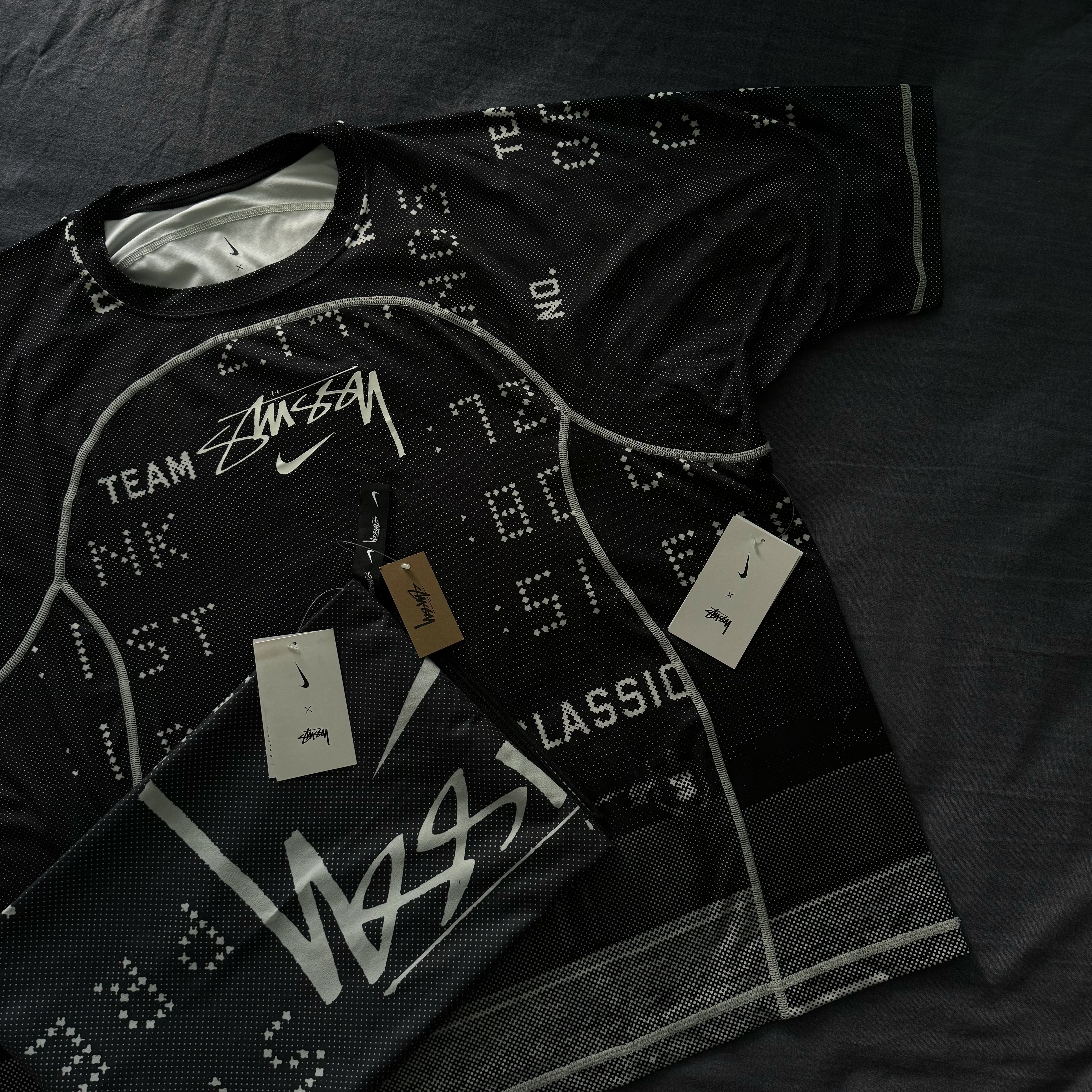 Nike x Stussy UV Crew Black (FZ5759-010), Stussy Denim Big OL' Shorts Raw 착용 스타일 - 4