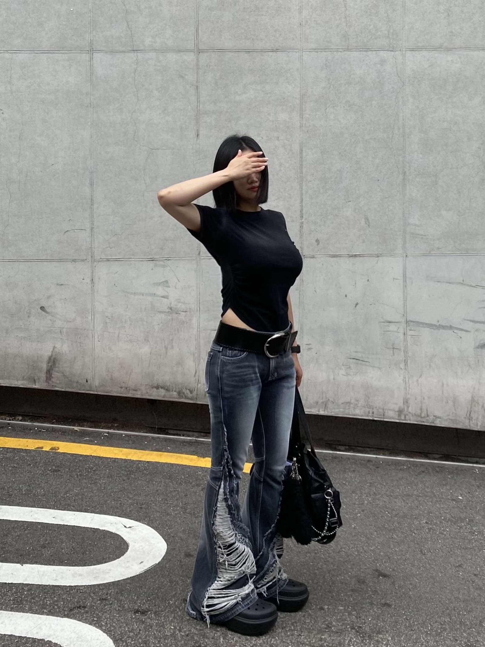 Crocs Stomp Clog Black 착용 스타일