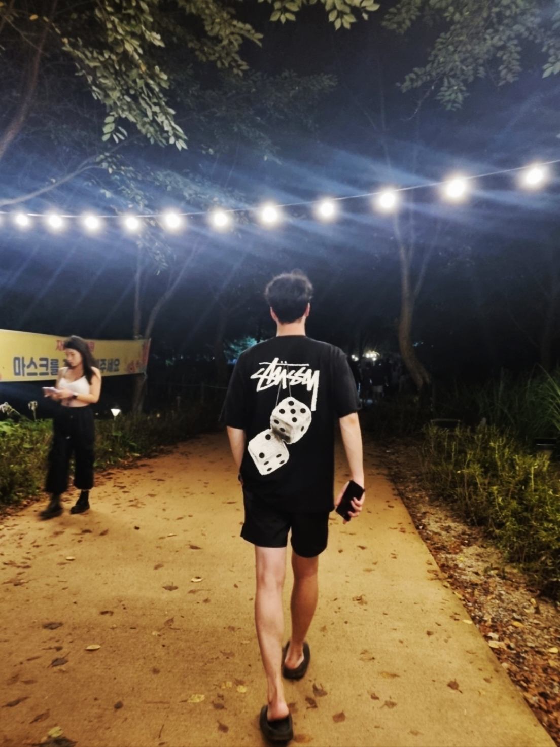 Adidas Yeezy Slide Onyx, Stussy Fuzzy Dice T-Shirt Black 착용 스타일