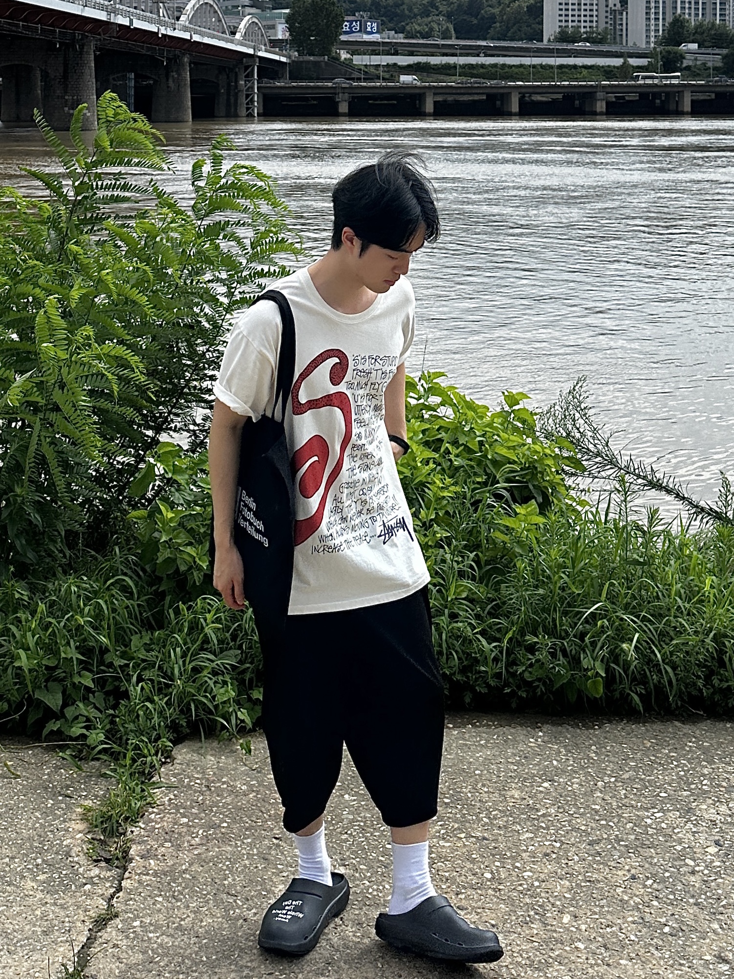 Oofos x Takahiromiyashita The Soloist The Day The Whole World Went Away Clog Black 착용 스타일 - 2