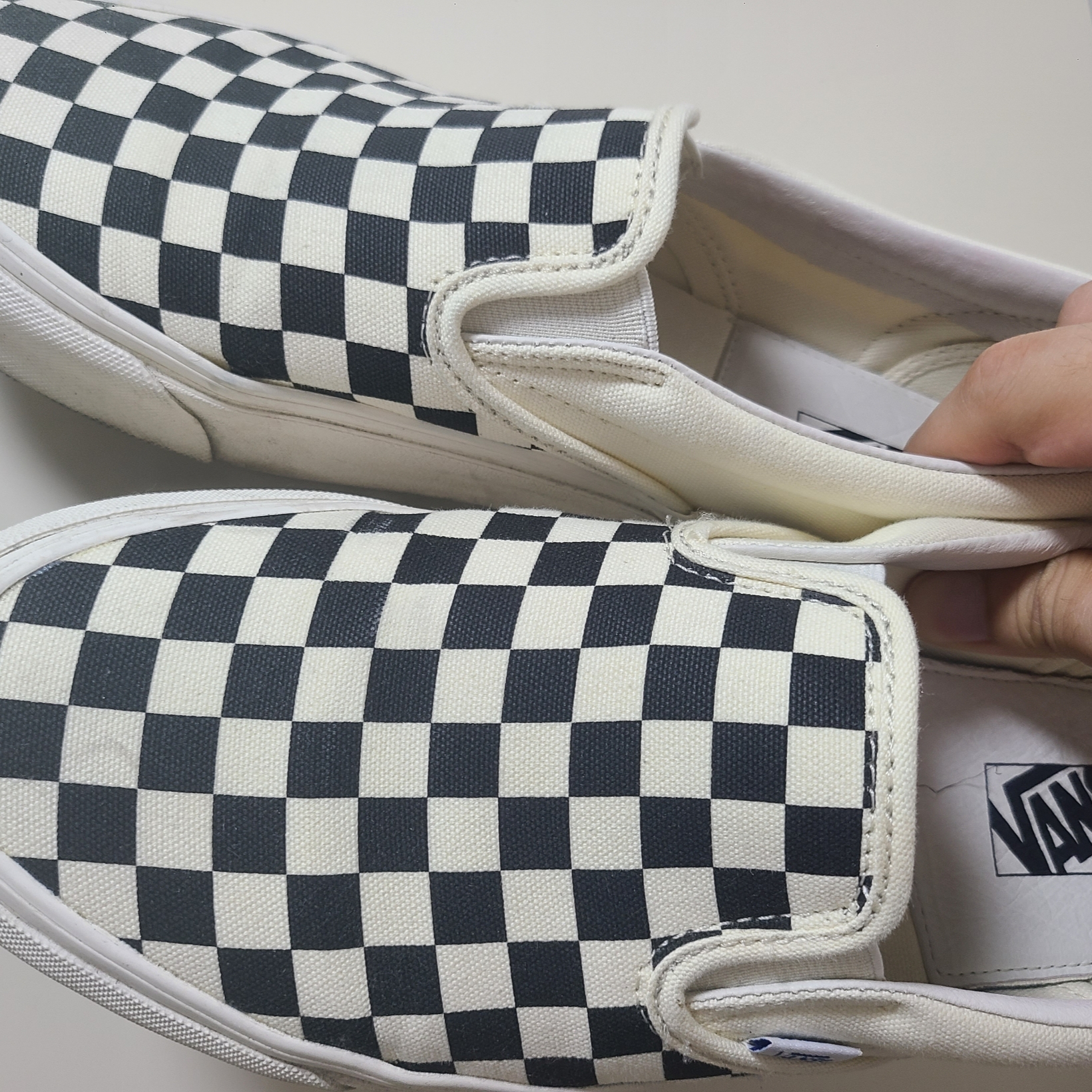 Vans Vault OG Classic Slip-On LX Checkerboard 착용 스타일