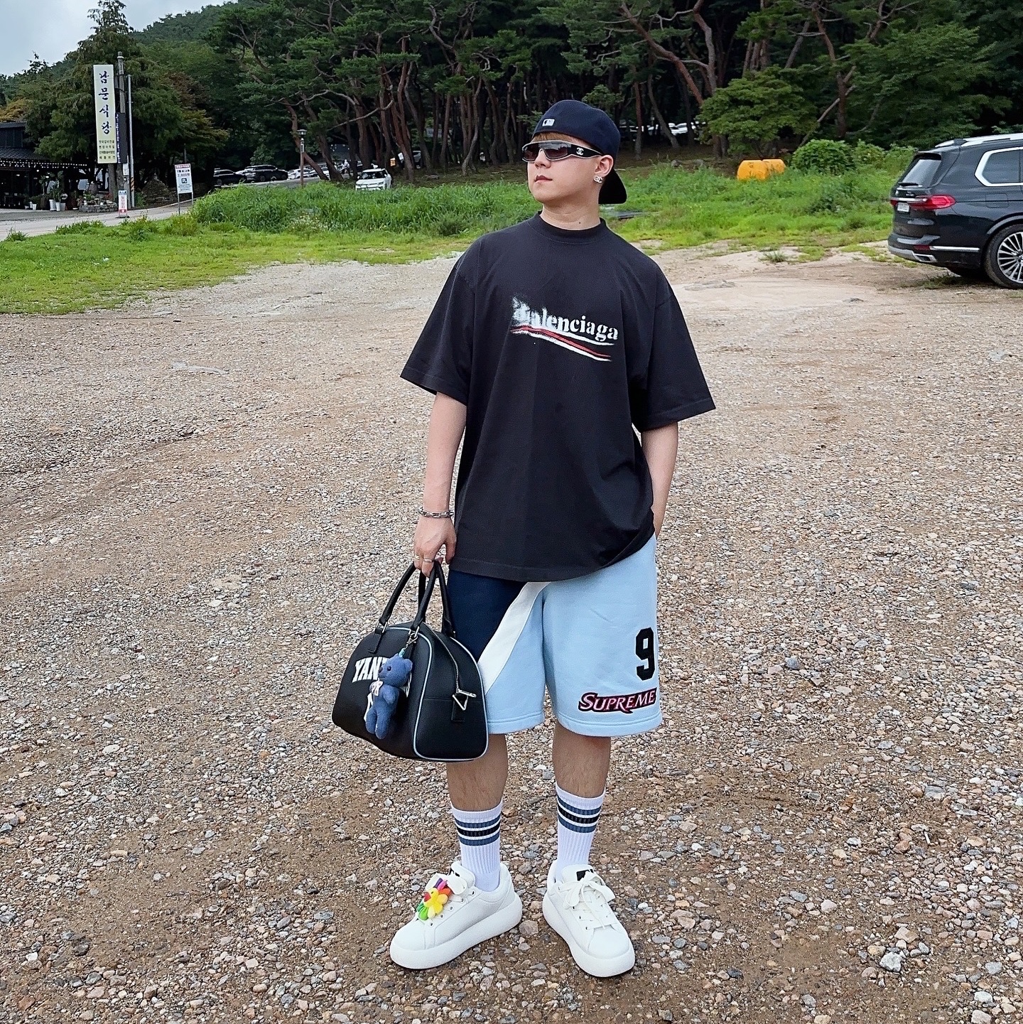 Balenciaga Political Stencil Medium Fit T-Shirt Black White 착용 스타일