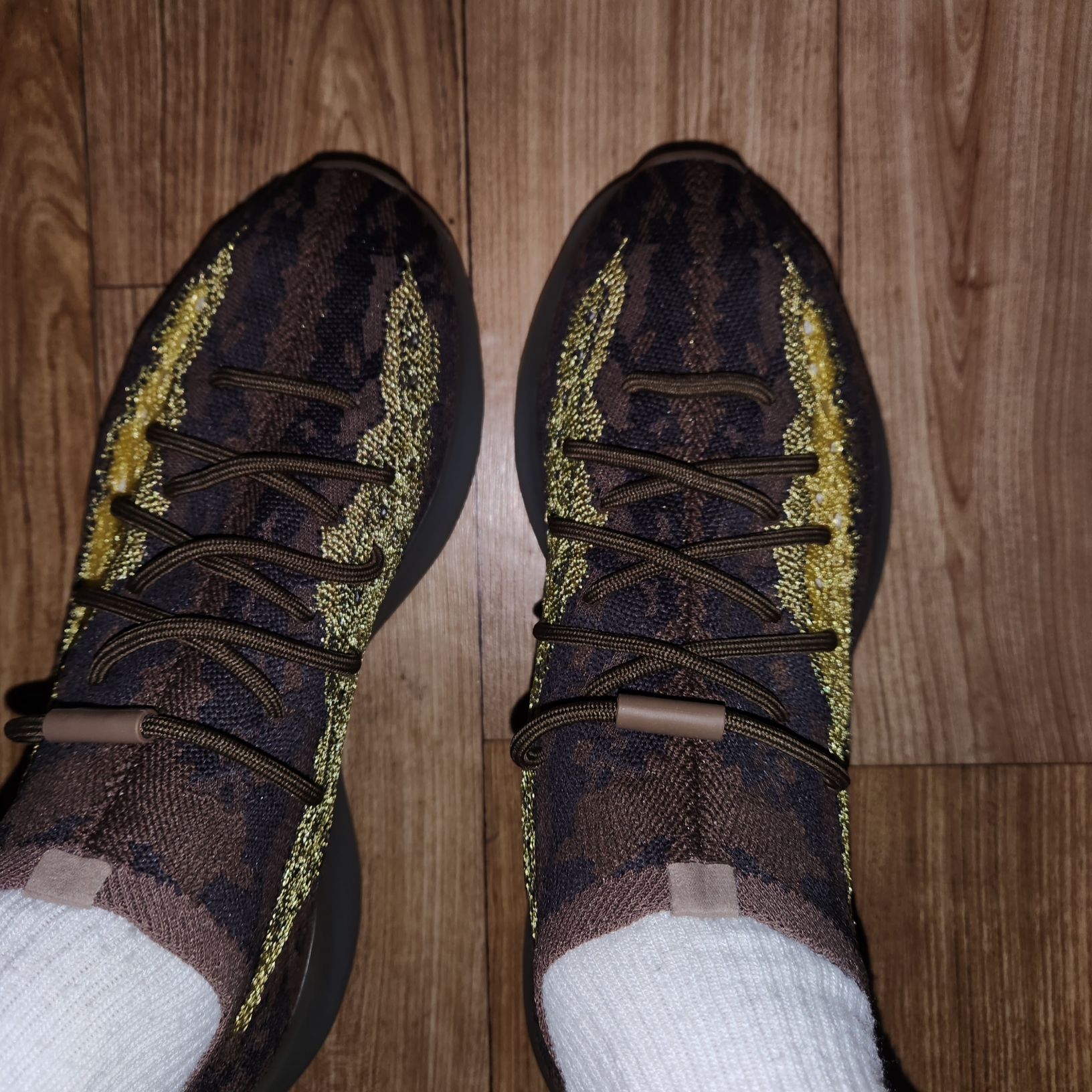 Adidas Yeezy Boost 380 LMNTE - Non-Reflective 착용 스타일