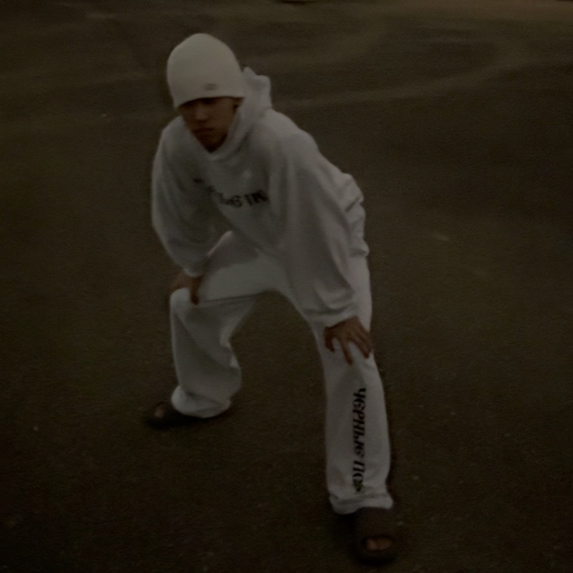 Yeezy x Gosha Rubchinskiy YZY Black Dogs Jogger Heather Grey, Yeezy x Gosha Rubchinskiy YZY Black Dogs Hoodie Heather Grey 착용 스타일 - 1