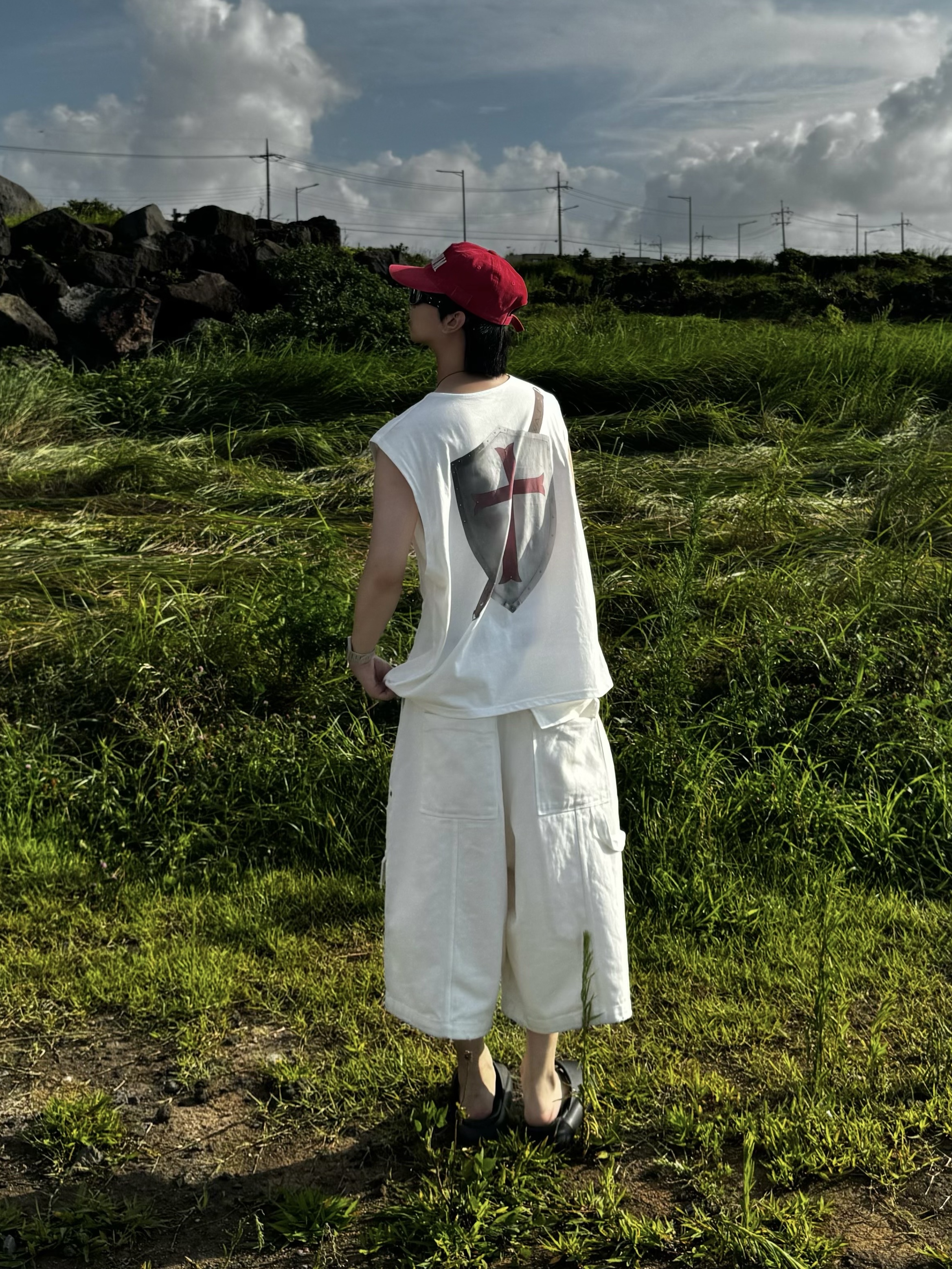 Gentle Monster x Maison Margiela MM003 Black Black, Nos Couleurs x Koin Rivet Carpenter Shorts White 착용 스타일 - 3