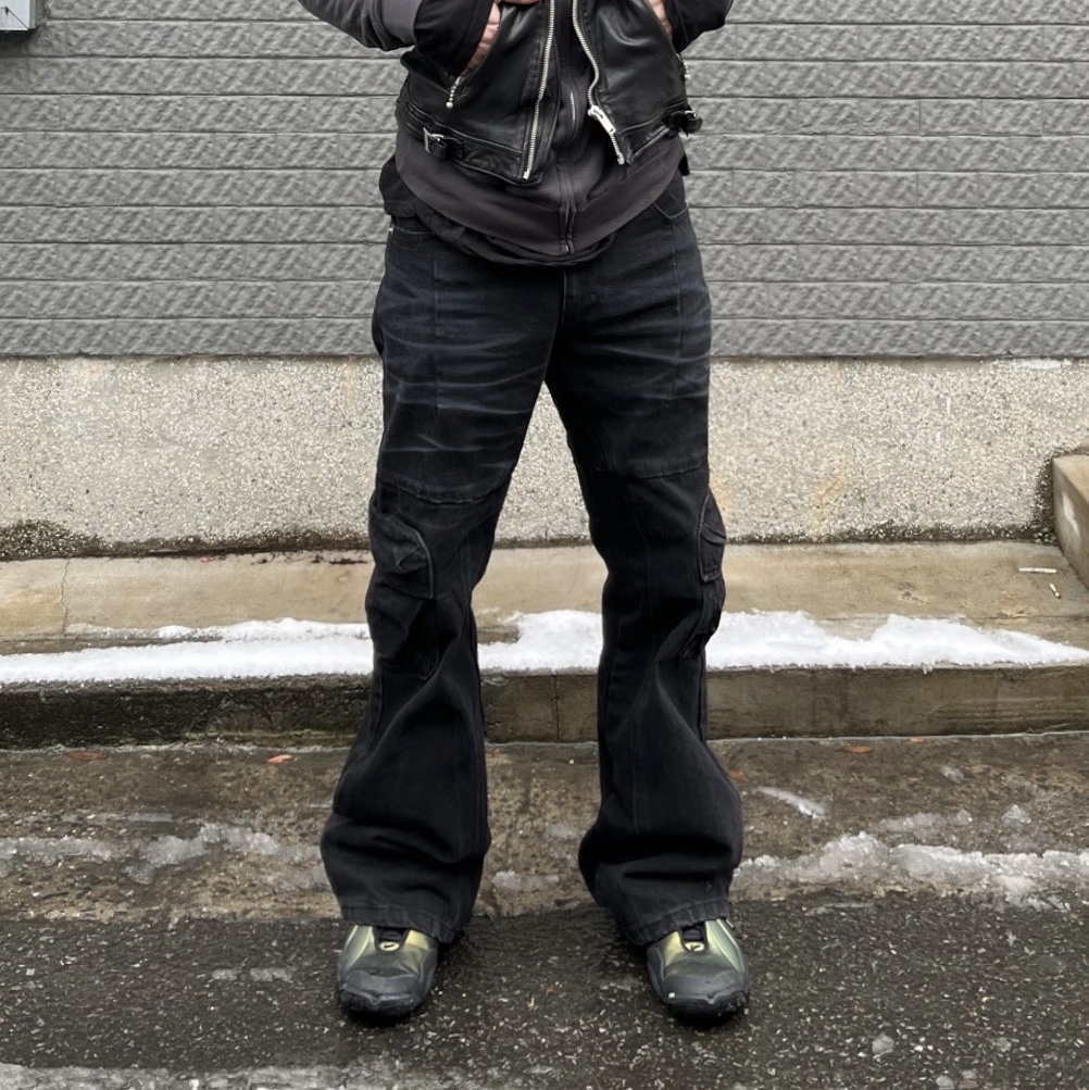 Ecrzn Oval Pocket Denim Pants Washed Black 착용 스타일 - 2