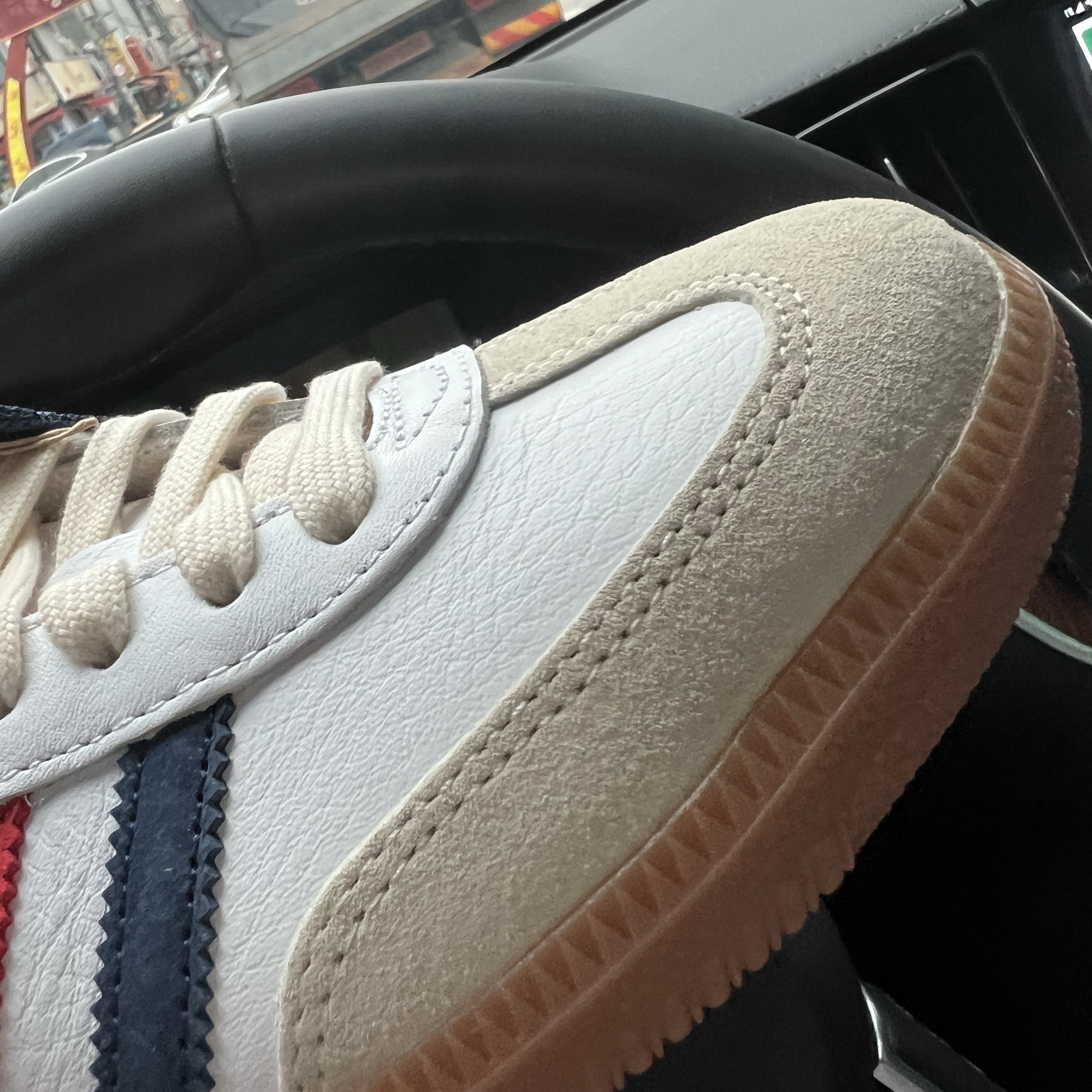 Adidas x Sporty & Rich Samba OG Cloud White Night Indigo 착용 스타일 - 2