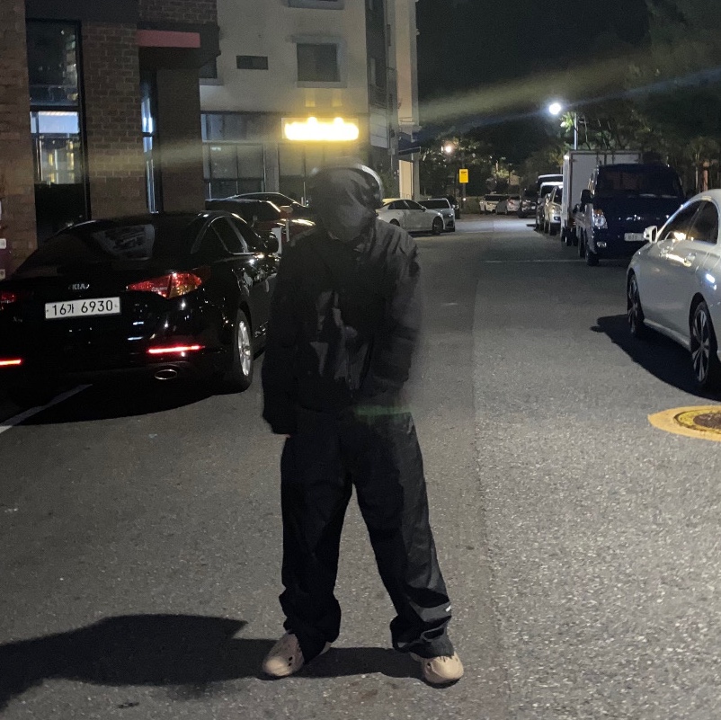 Adidas Yeezy Foam RNNR Mist 착용 스타일 - 1