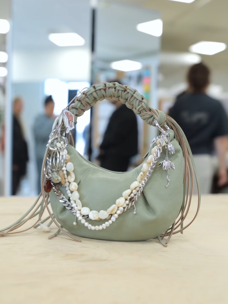 Holzweiler Women Cocoon Micro Bag Light Green 착용 스타일 - 7