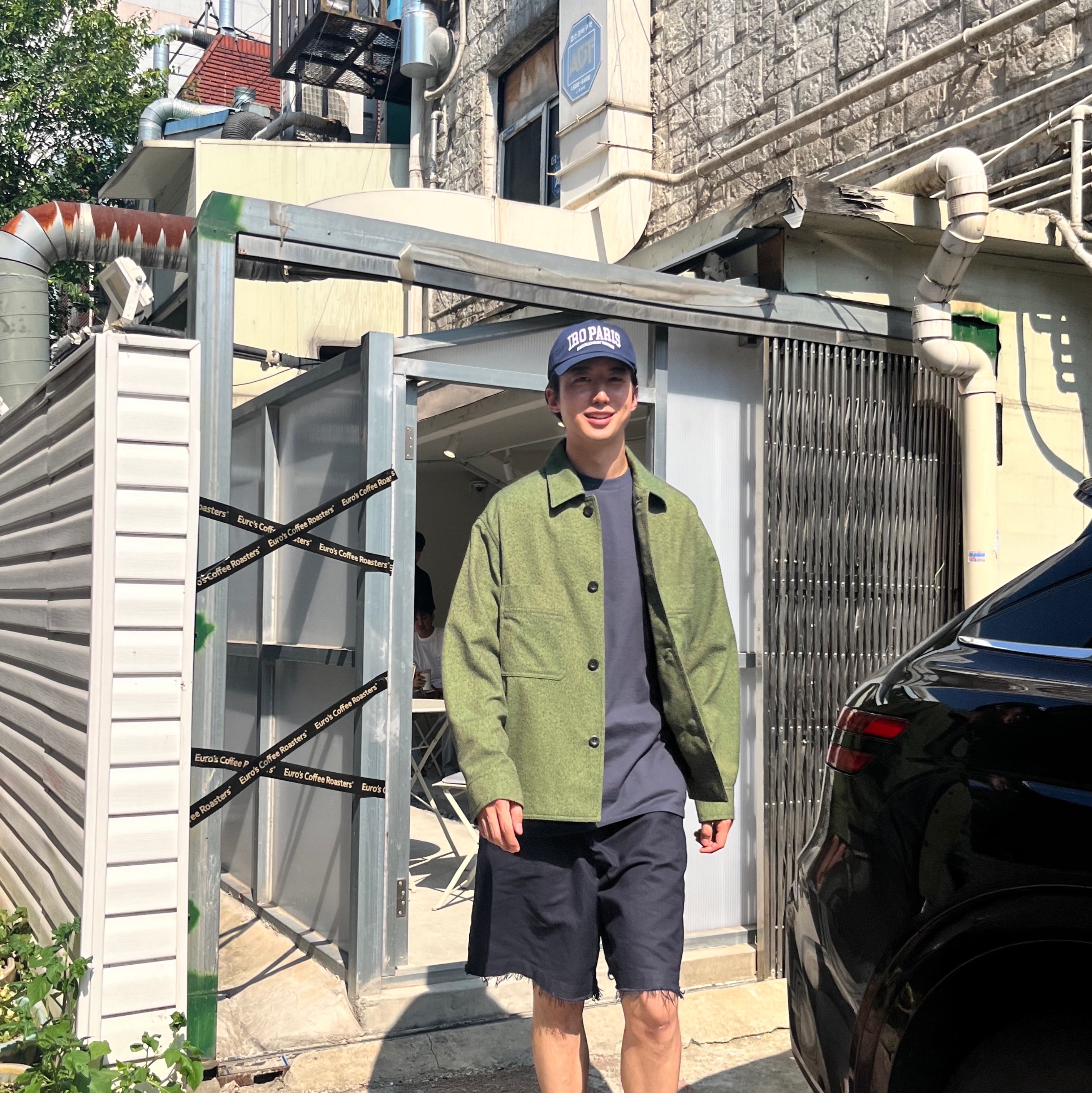 Iro Club De Paris Edition Cotton Ball Cap Navy, Iro Palmtree Graphic Semi Over Cotton T-Shirt Beige 착용 스타일 - 2