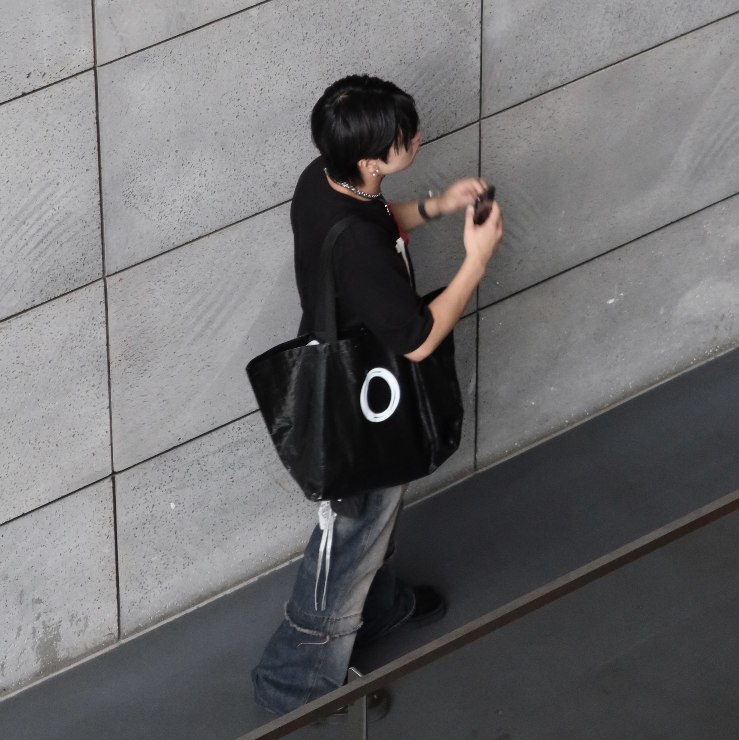 OMO Layered Flared Jean Mud Blue, Surgery I Love T-Shirt Black 착용 스타일