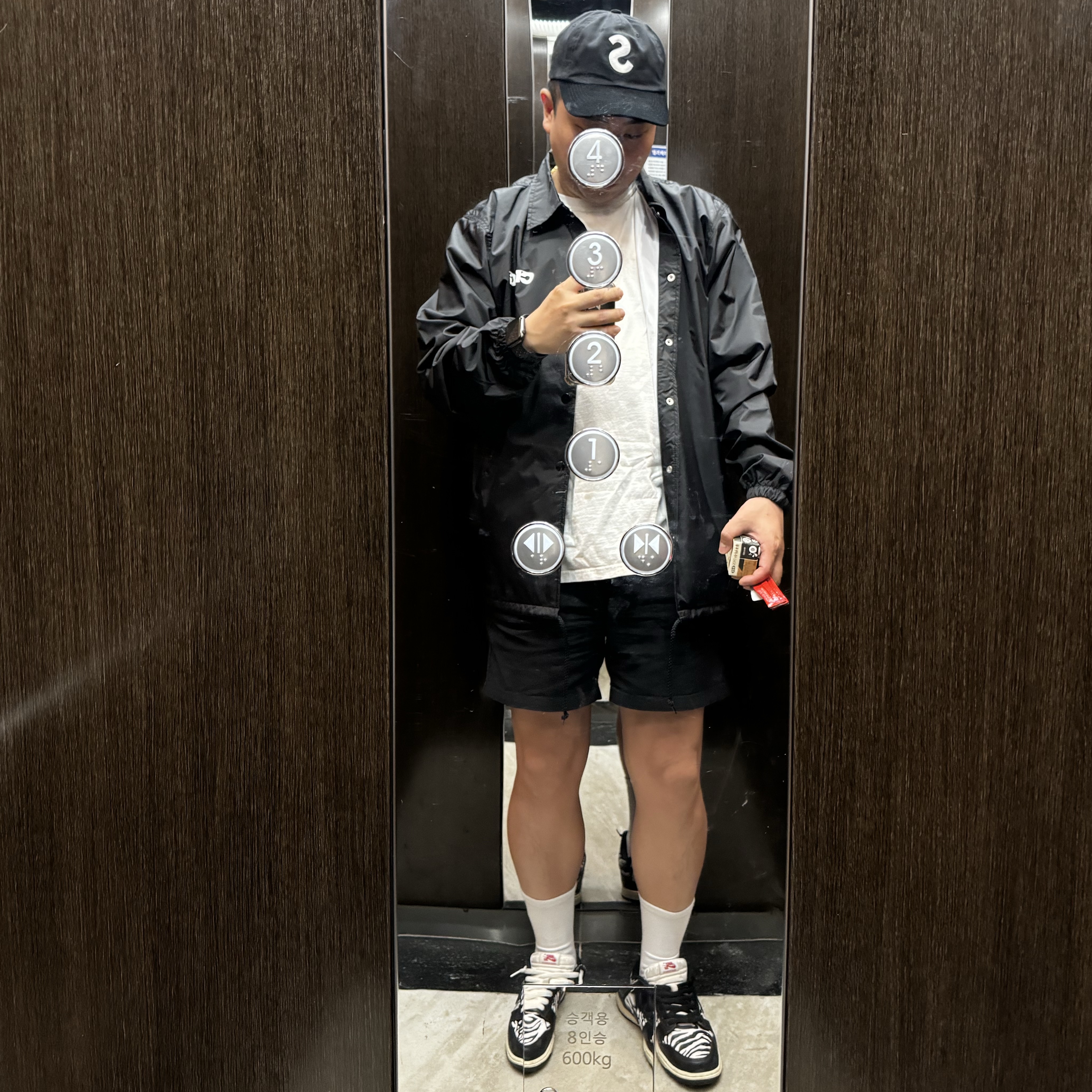 CDG Coach Jacket5 Black, Supreme 2-Tone S Logo 6-Panel Black - 24SS 착용 스타일