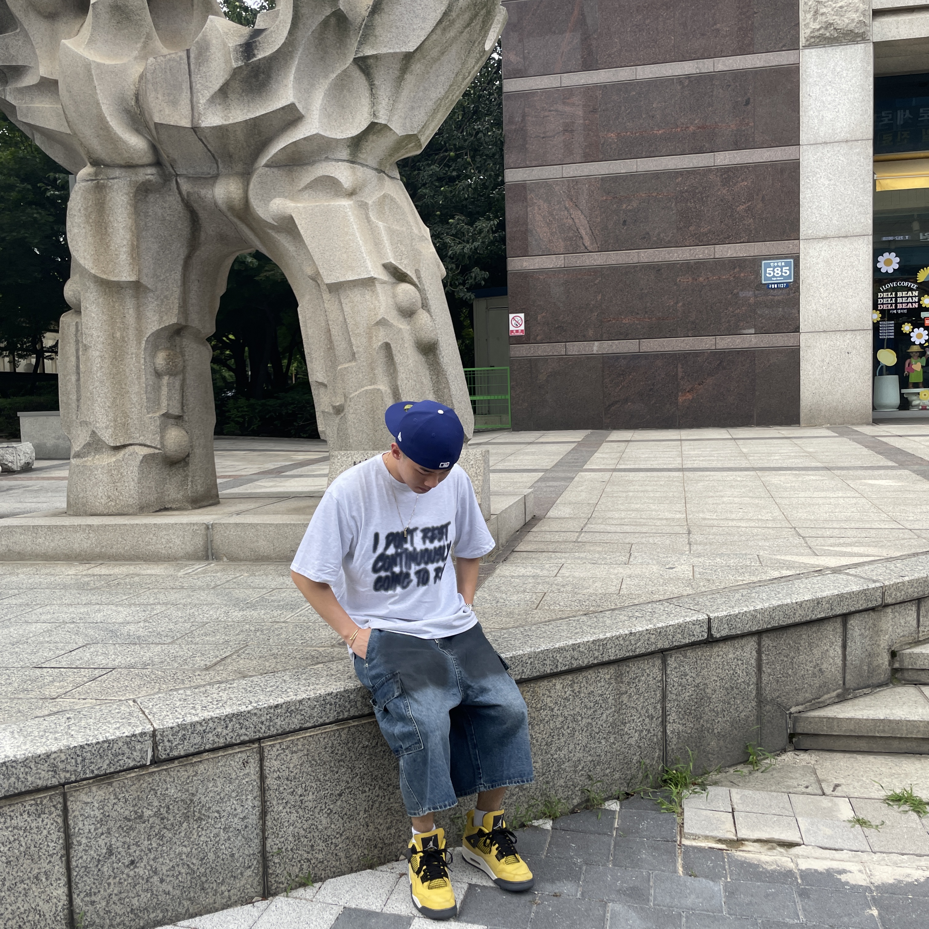 Jordan 4 Retro Lightning, Jordan 4 Retro Tour Yellow 착용 스타일 - 1