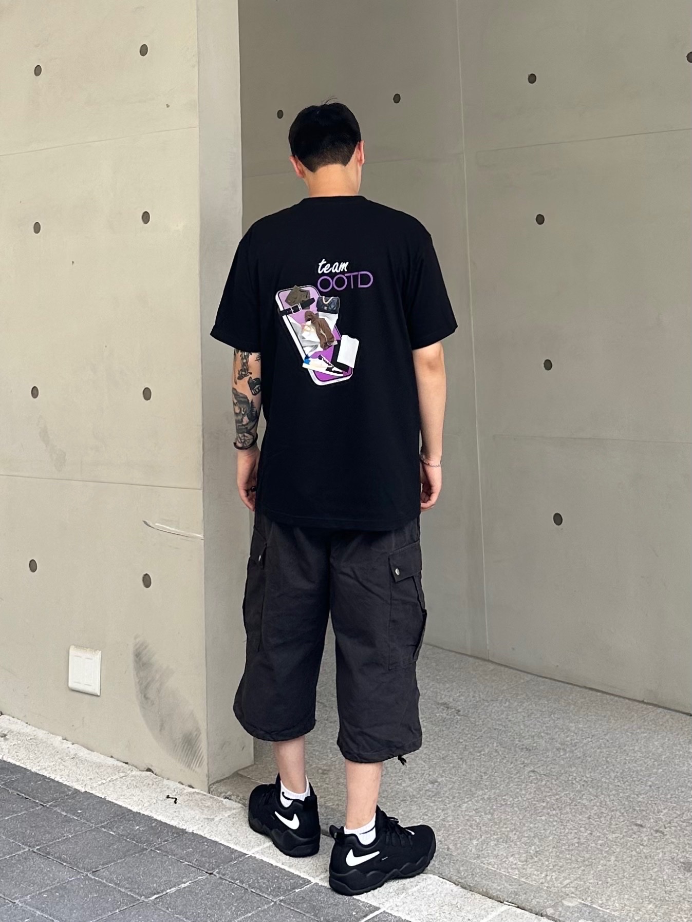 Nike x Supreme SB Darwin Low Black 착용 스타일 - 3