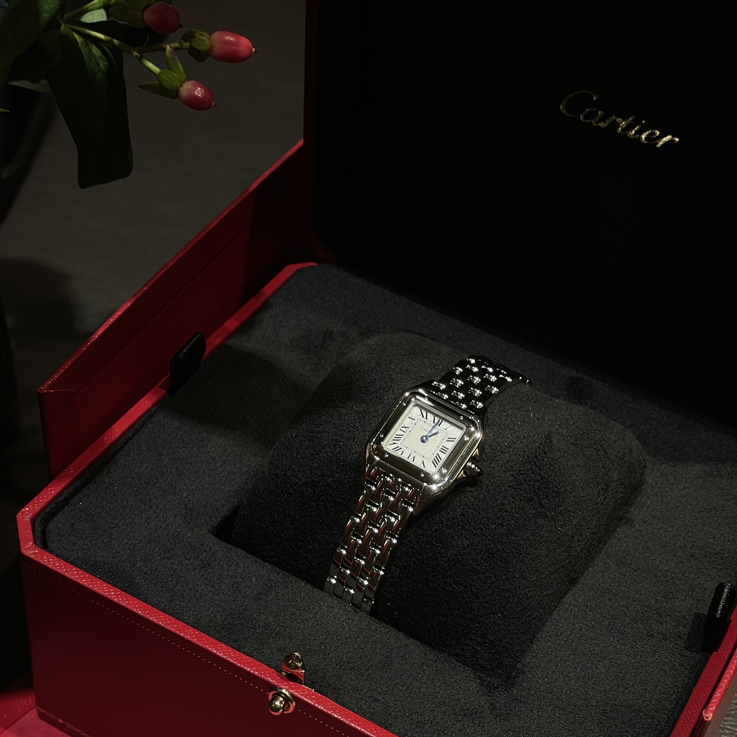 Cartier Panthere Watch Small Quartz Steel Bracelet Steel 착용 스타일