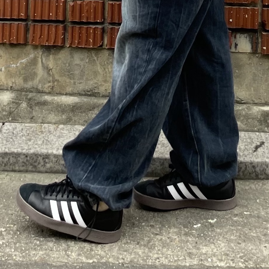Adidas VL Court Base Core Black Cloud White 착용 스타일