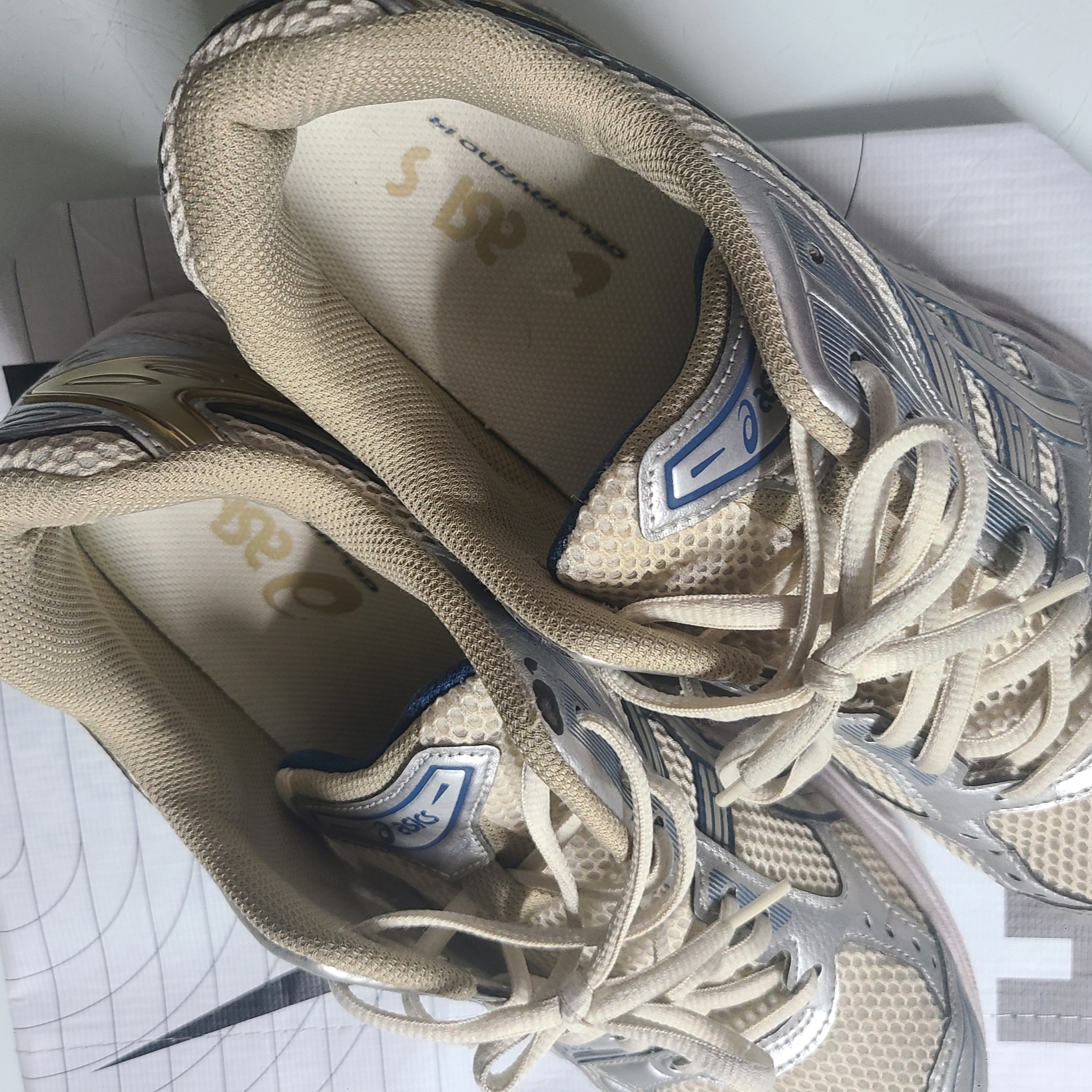Asics Gel-Kayano 14 Cream Pure Silver 착용 스타일