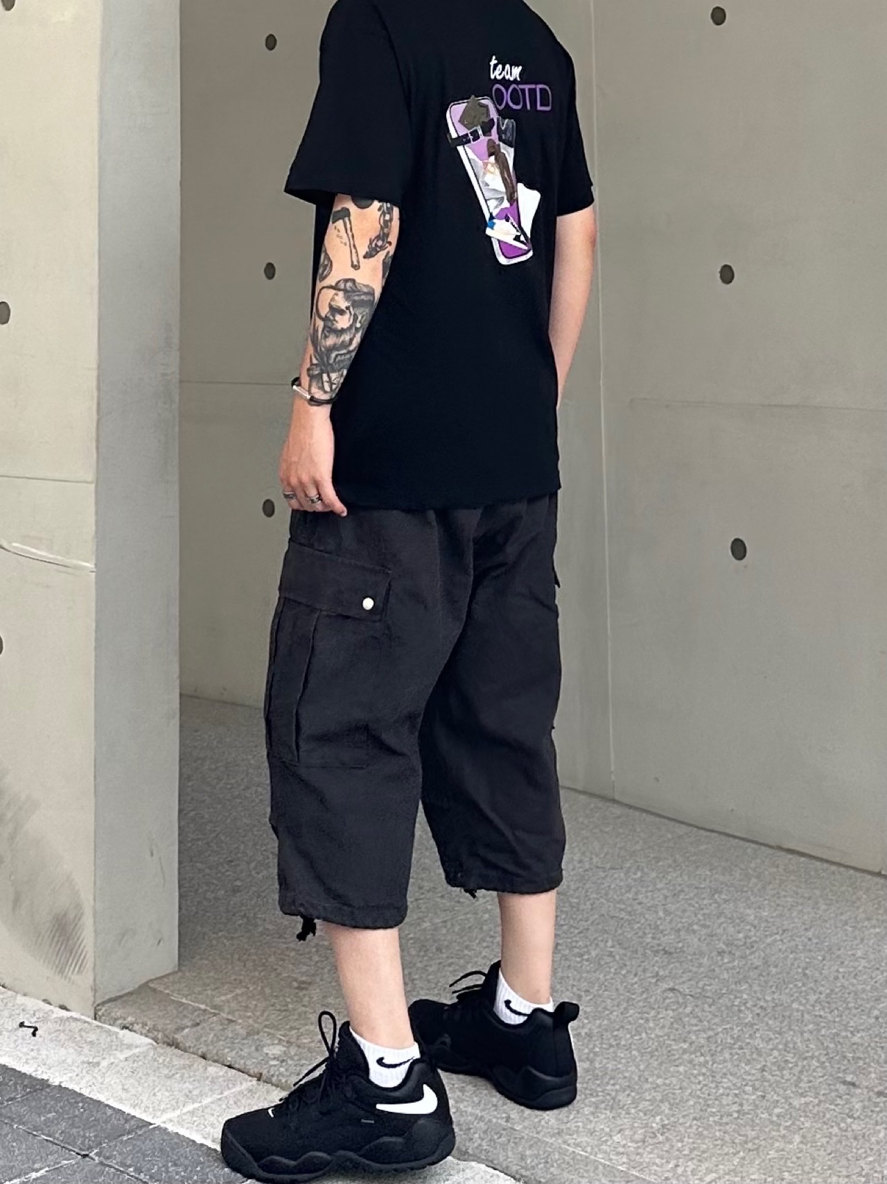 Nike x Supreme SB Darwin Low Black 착용 스타일 - 5