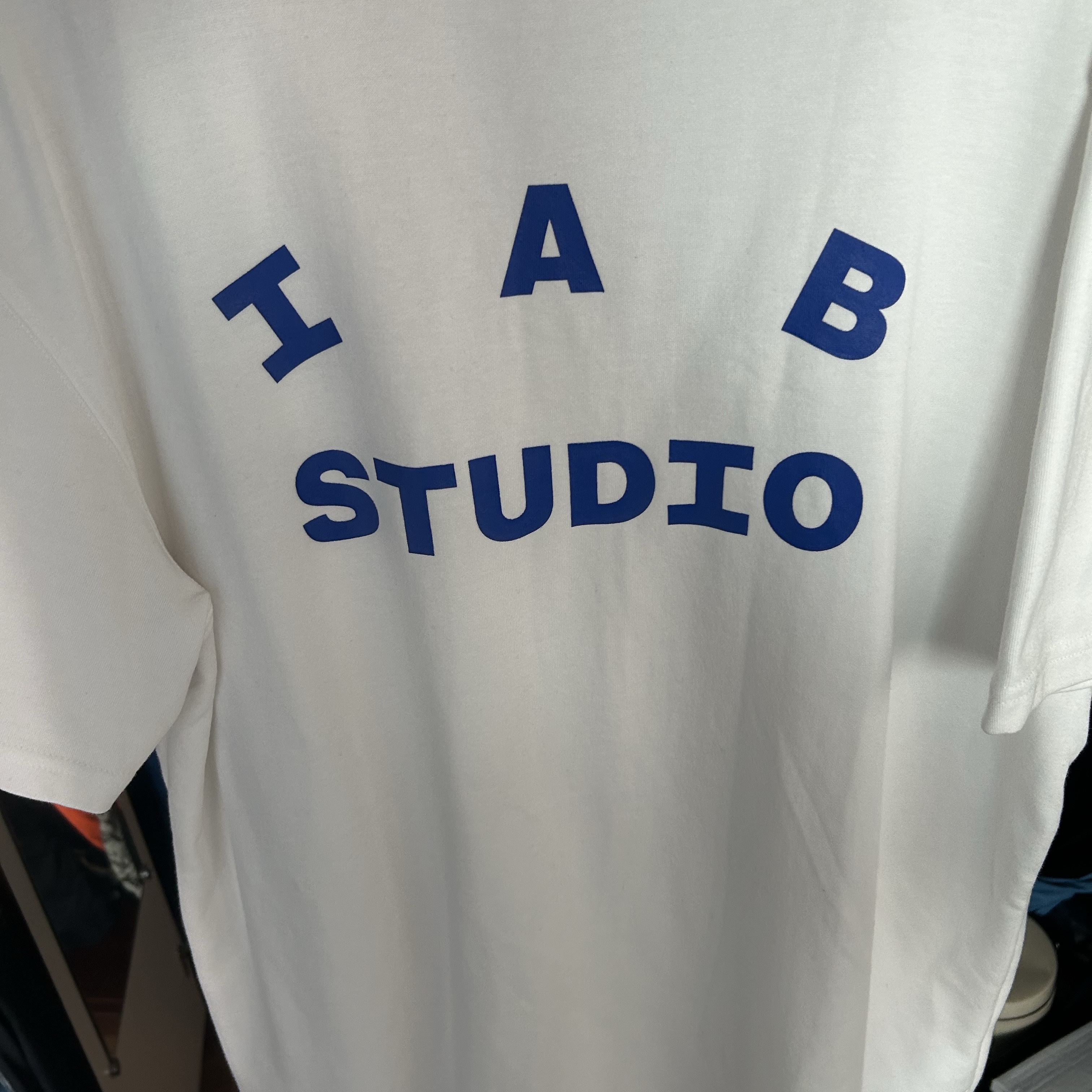 IAB Studio 10th Anniversary T-Shirt White 착용 스타일