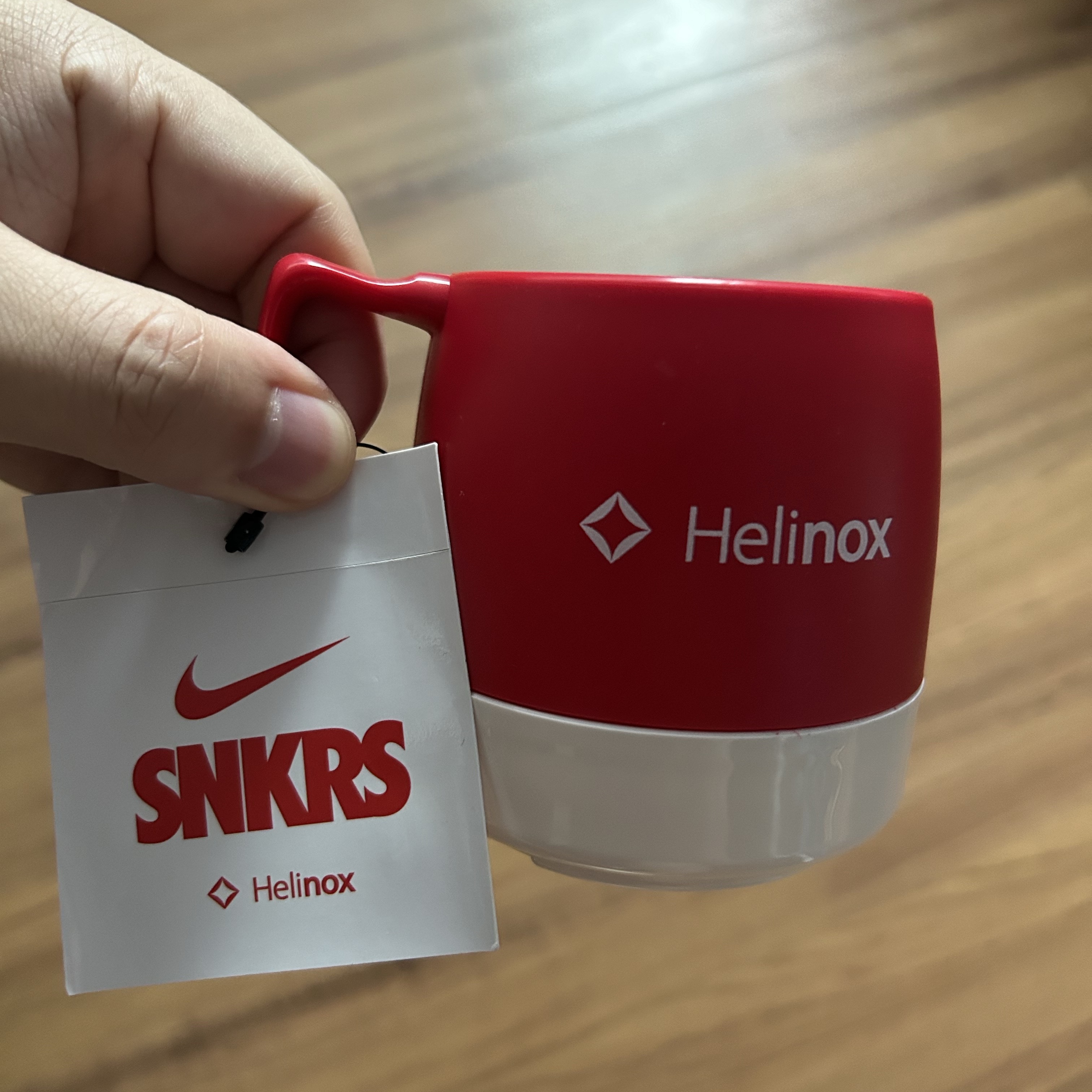 Helinox x Nike SNKRS Lounge Souvenir Dinex Mug Red White 착용 스타일