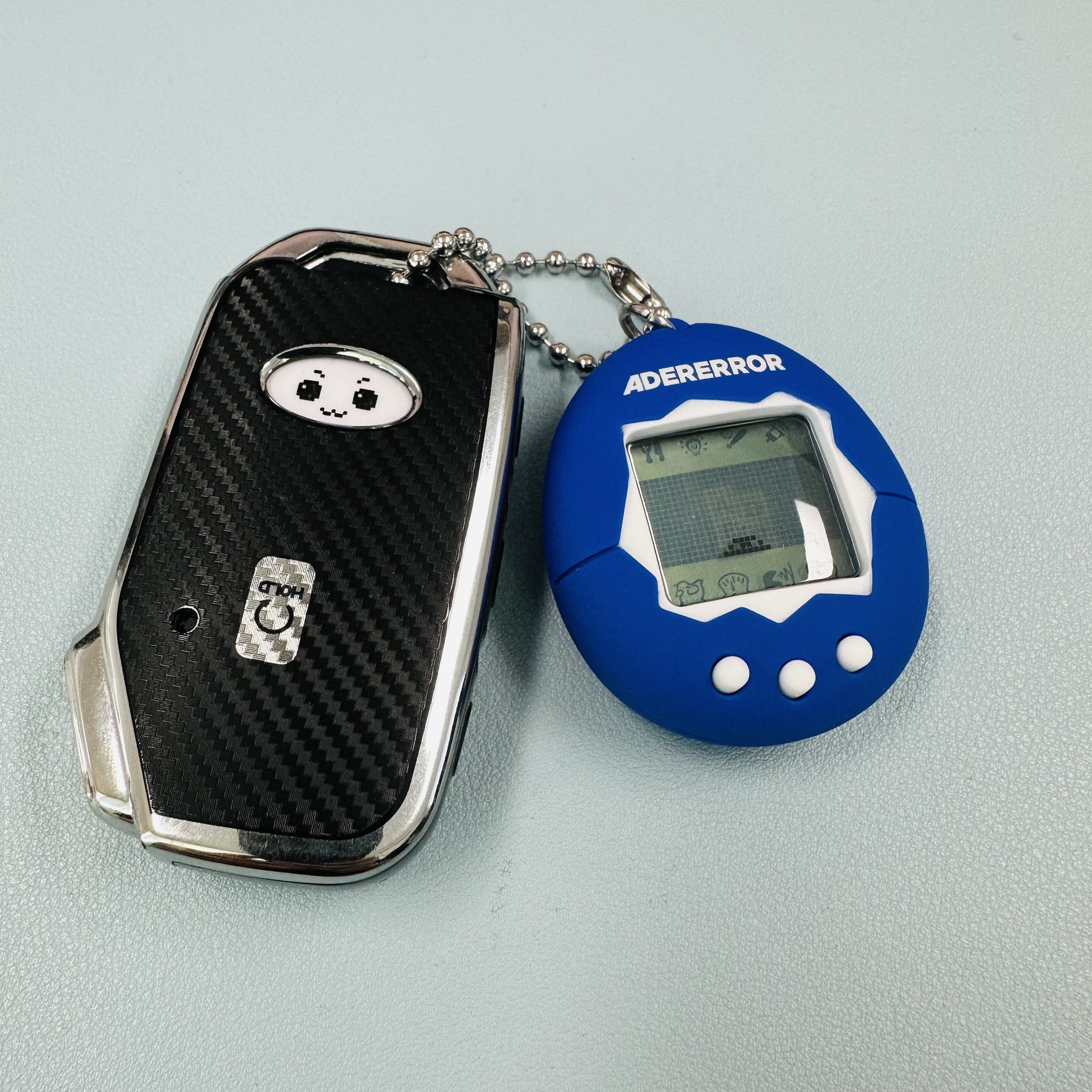 Ader Error x Bandai Original Tamagotchi Z-Blue 착용 스타일 - 2