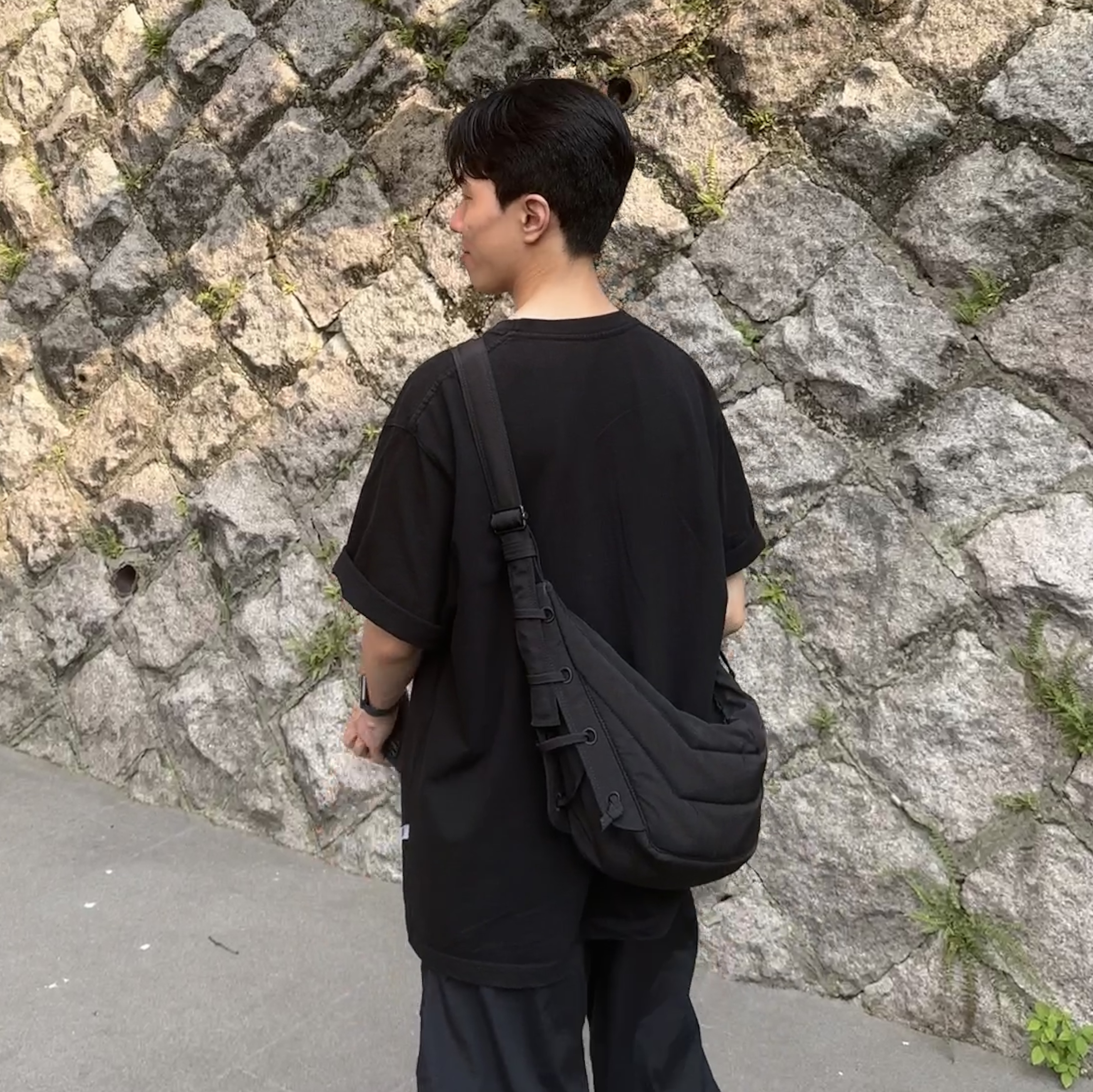 Lemaire Small Soft Game Bag Nylon Canvas Dark Chocolate 착용 스타일
