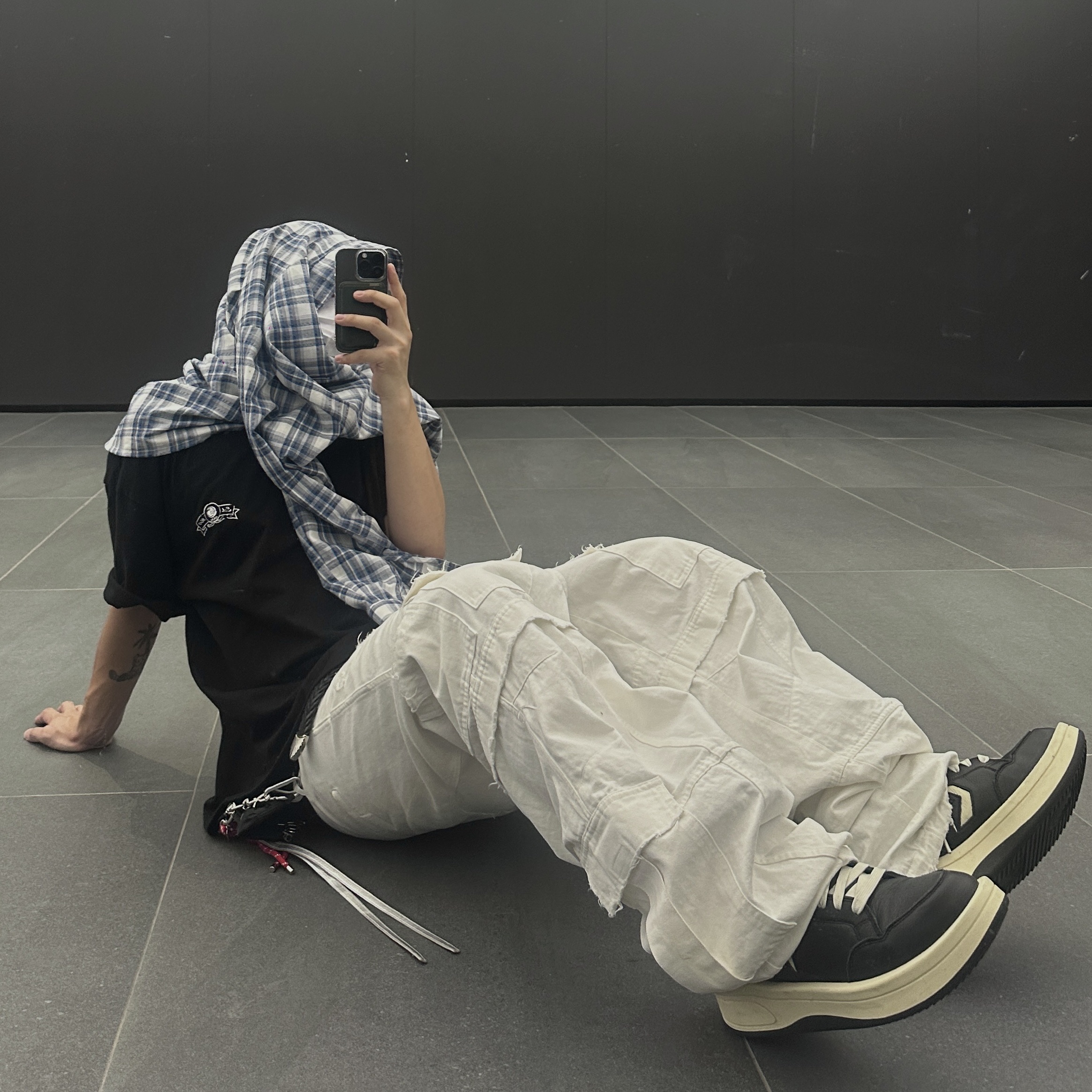 Converse x Drkshdw Turbowpn Black Cream 착용 스타일 - 1