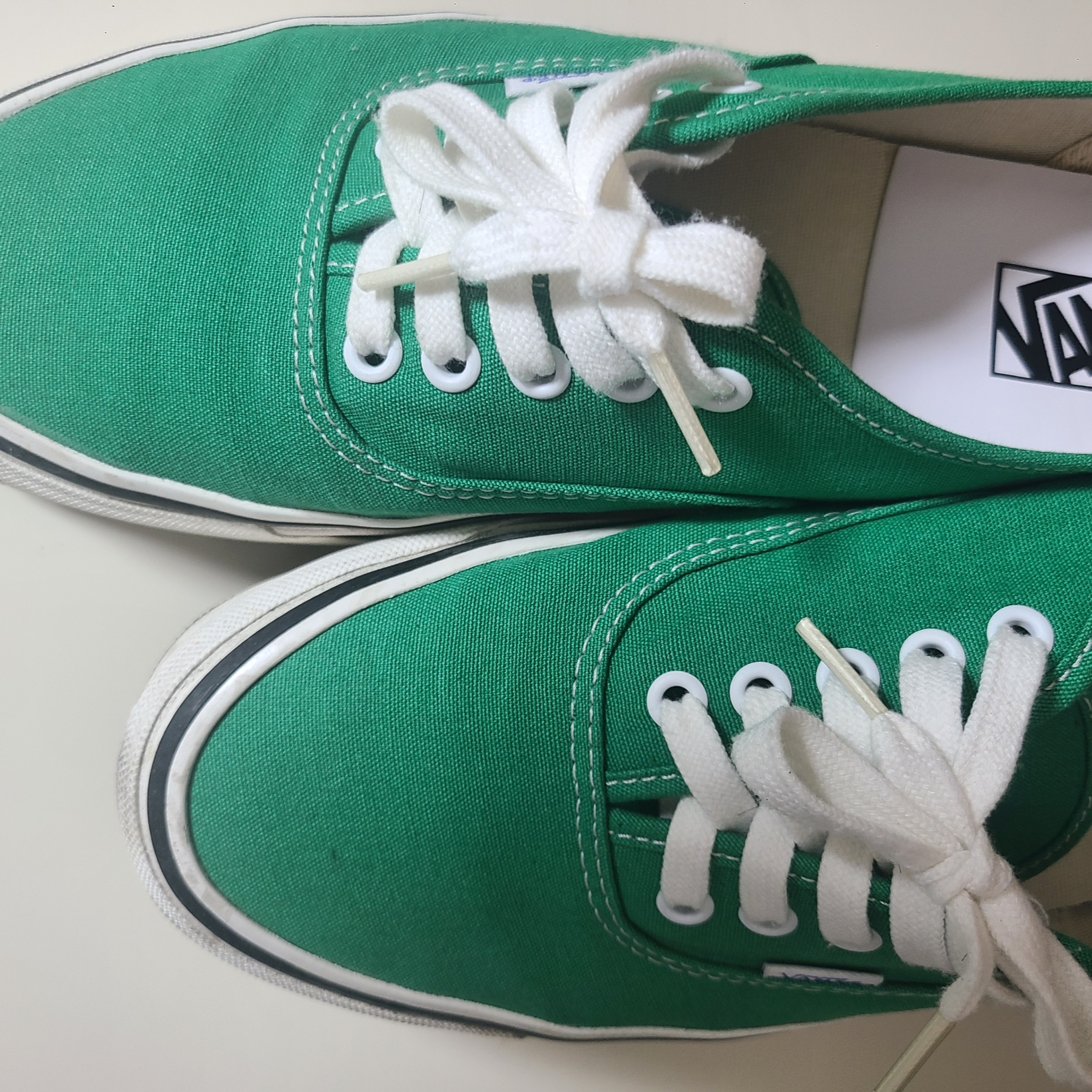 Vans Authentic 44 DX Anaheim Factory Emerald Green 착용 스타일