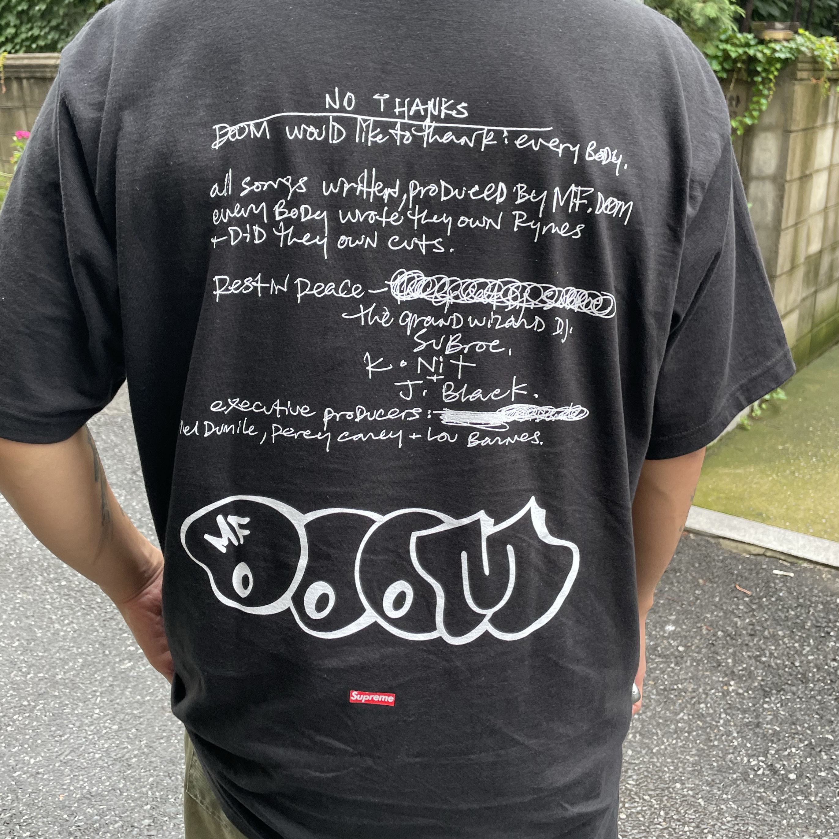 Supreme x MF Doom T-Shirt Black - 23FW 착용 스타일 - 2