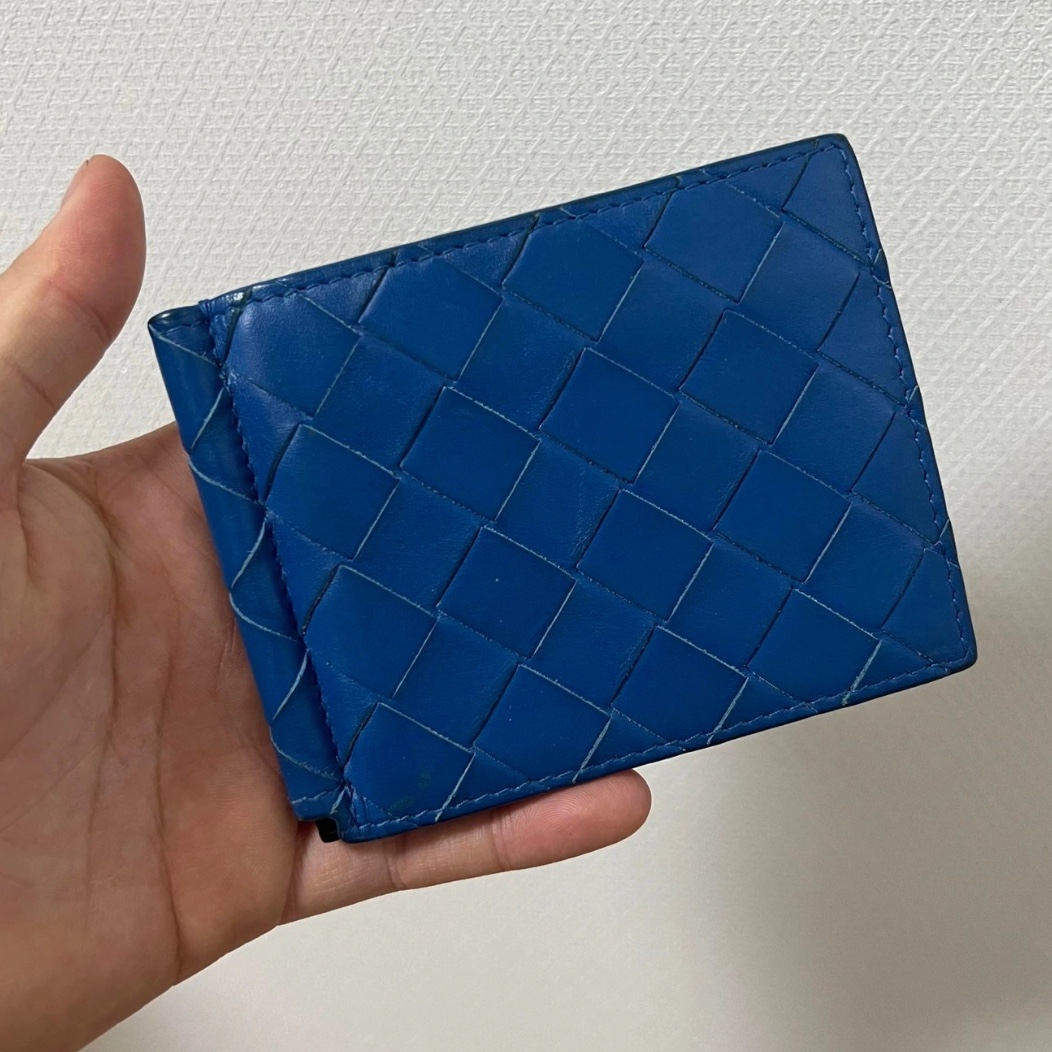 Bottega Veneta Bi-Fold Wallet with Coin Purse Blueprint 착용 스타일