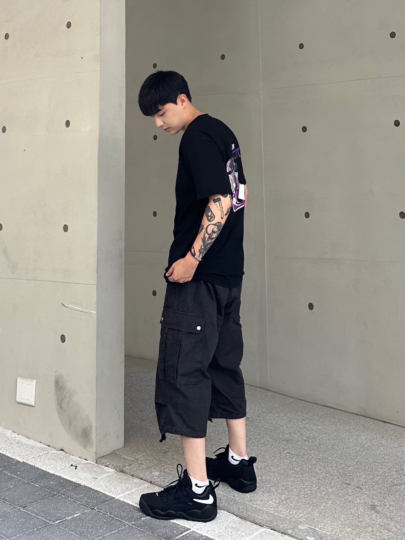 Nike x Supreme SB Darwin Low Black 착용 스타일 - 1