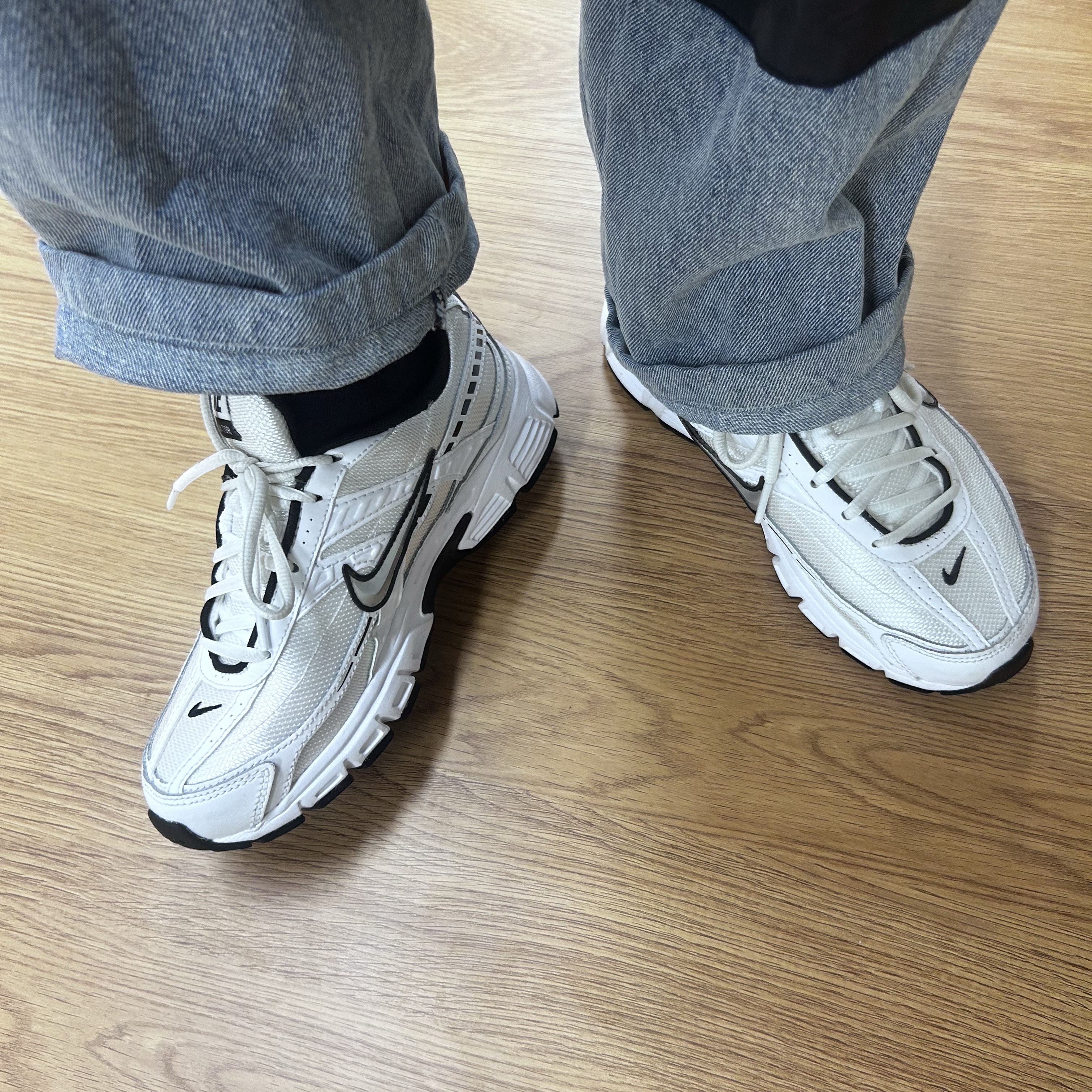 (W) Nike Initiator White Black 착용 스타일