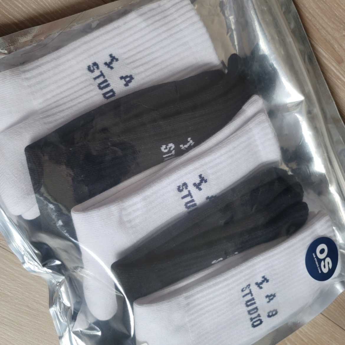 IAB Studio Socks White Black (5 Pack) 착용 스타일