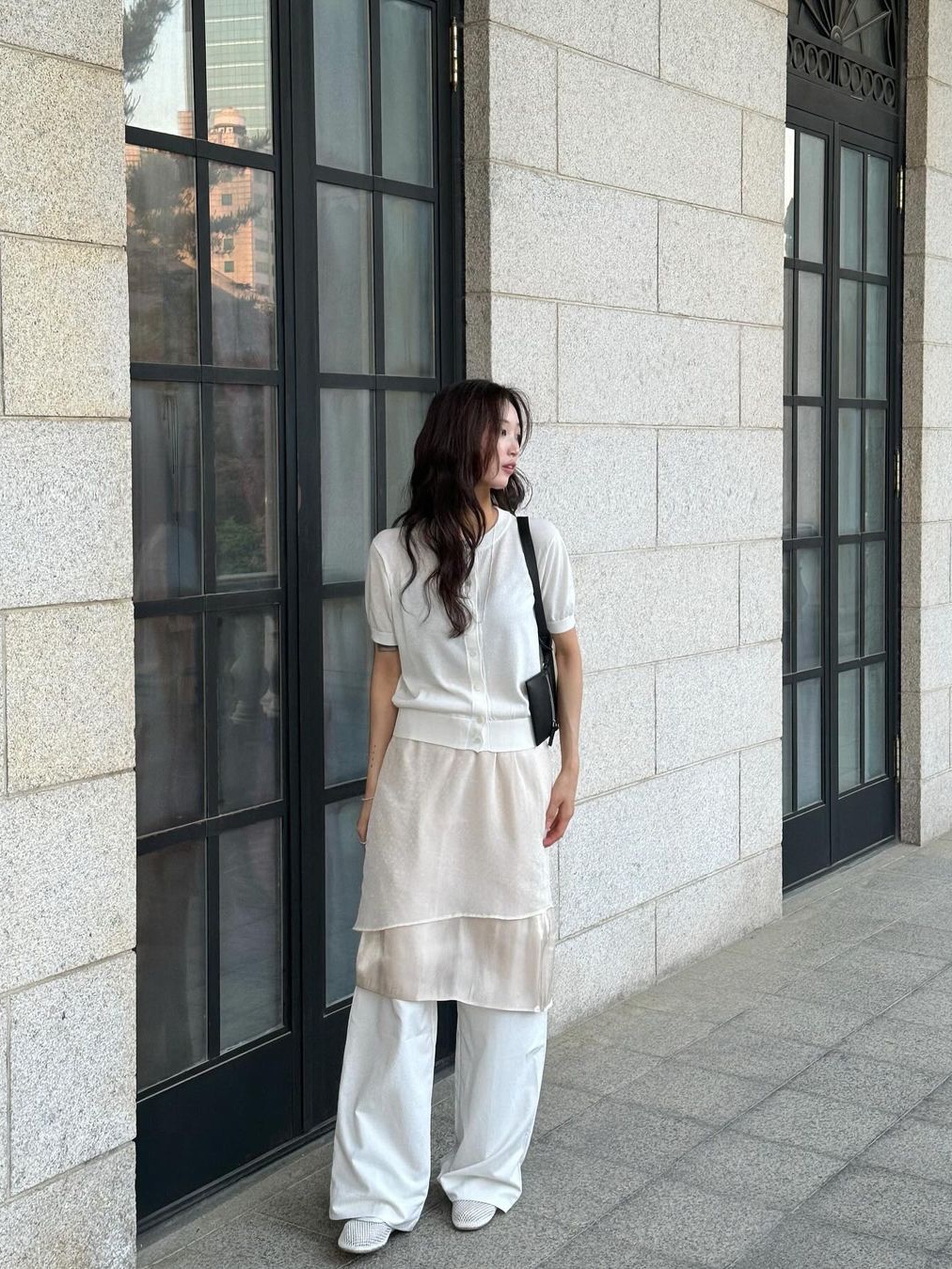 Siyazu SIKN2115 See-Through Short-Sleeved Knit Cardigan Ivory, Siyazu SIKN2115 See-Through Short-Sleeved Knit Cardigan Light Beige 착용 스타일
