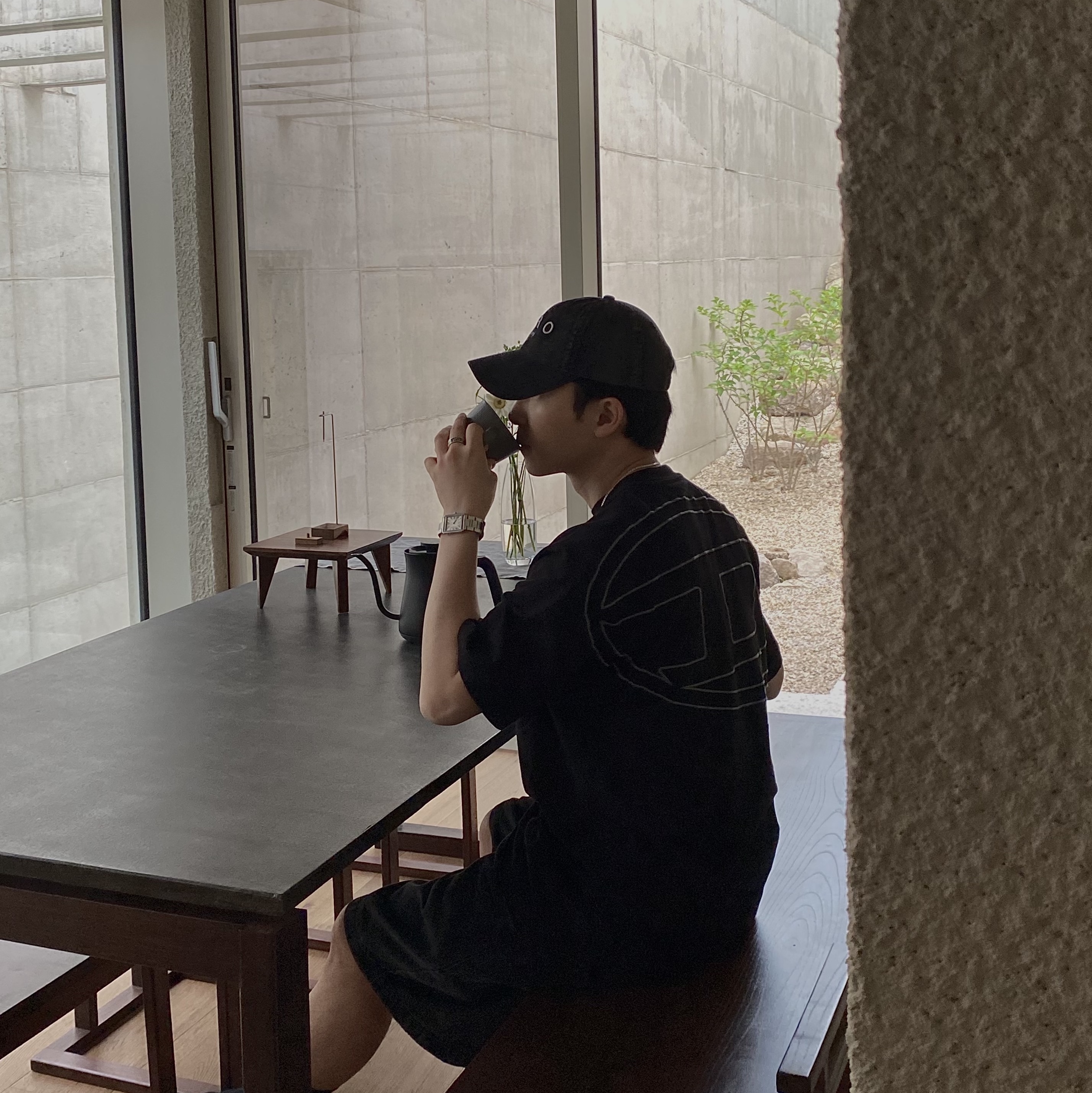 Iro Troyes Iro Logo Denim Ball Cap Black, Human Made HM Logo Socks Black 착용 스타일 - 2