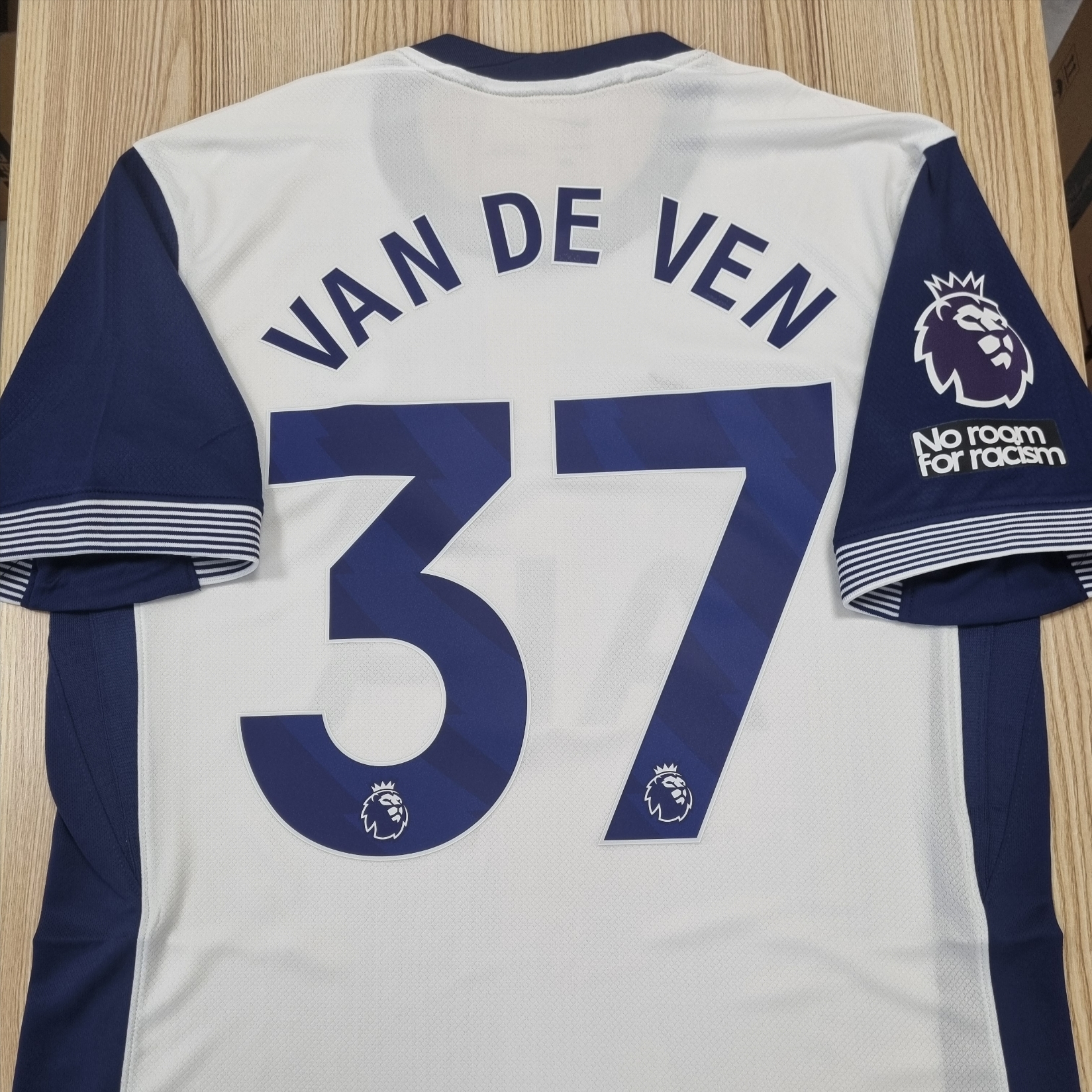 Nike Tottenham Hotspur 2024/25 Dri-Fit Stadium Home Jersey White (Non Marking Ver.) 착용 스타일