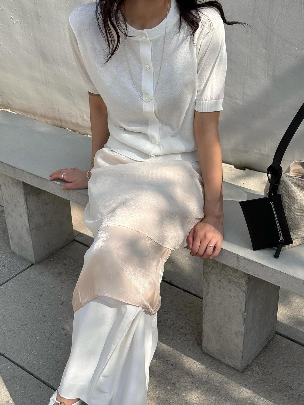 Siyazu SIKN2115 See-Through Short-Sleeved Knit Cardigan Ivory, Siyazu SIKN2115 See-Through Short-Sleeved Knit Cardigan Light Beige 착용 스타일