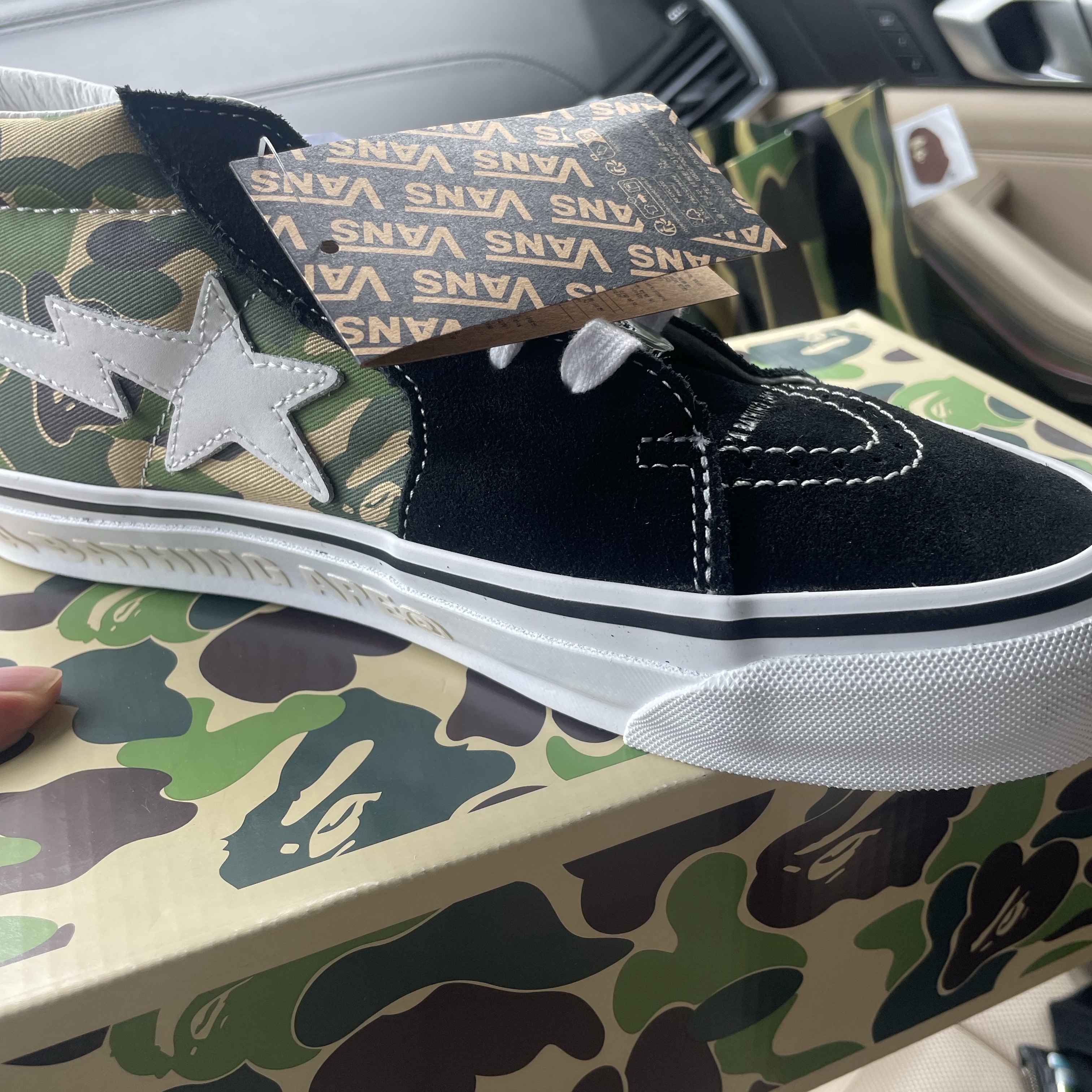 Vans x BAPE Sk8-Mid Reissue 83 LX Black 착용 스타일 - 2