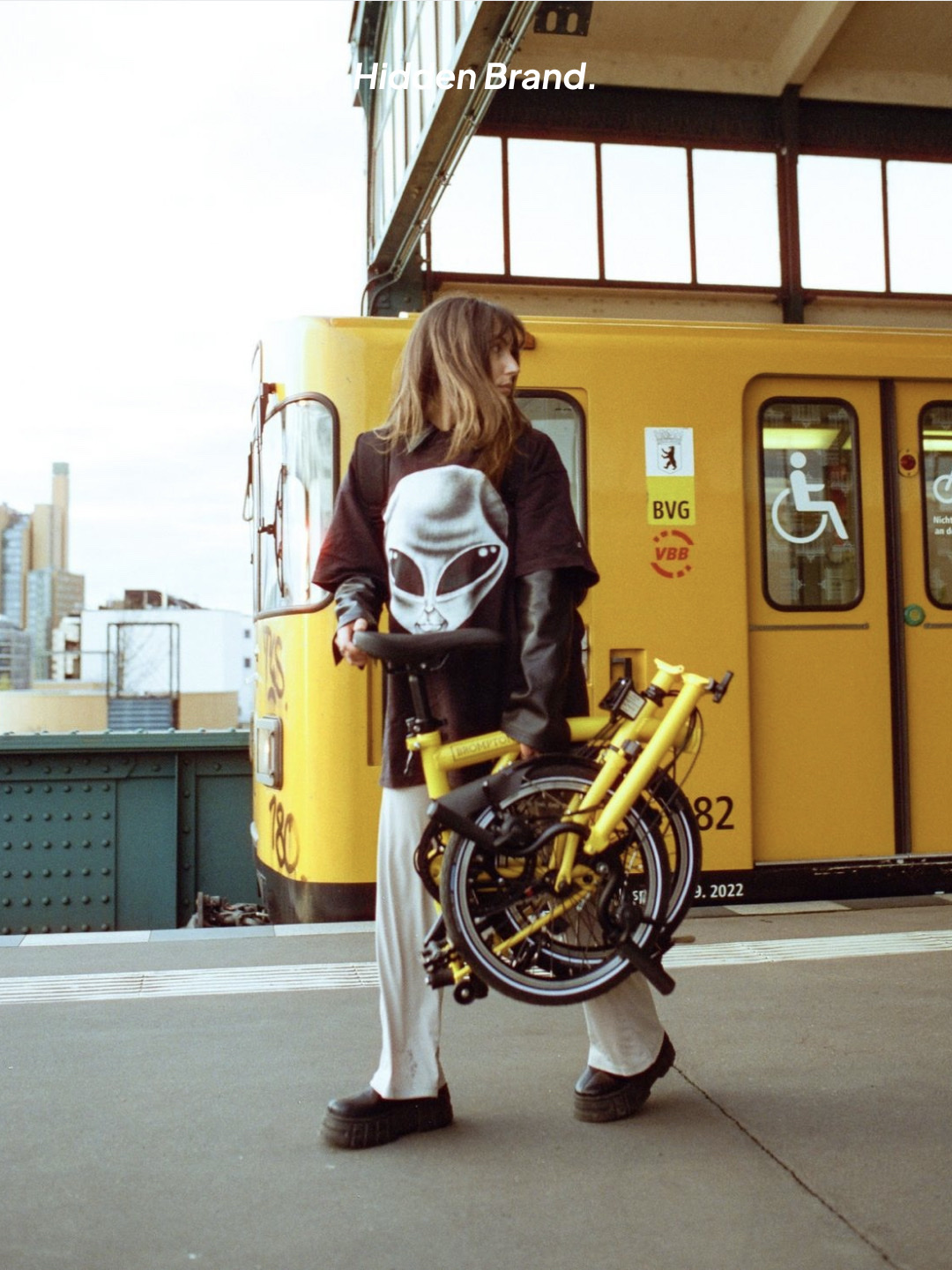 Brompton C Line Explore 6 Speed with Rack Black, Brompton C Line Explore 6 Speed with Rack Racing Green 착용 스타일 - 7