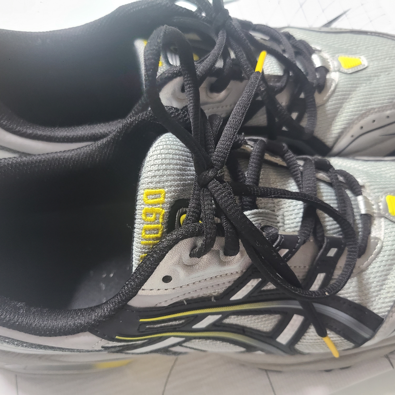 Asics Gel-1090 Mid Grey Black 착용 스타일
