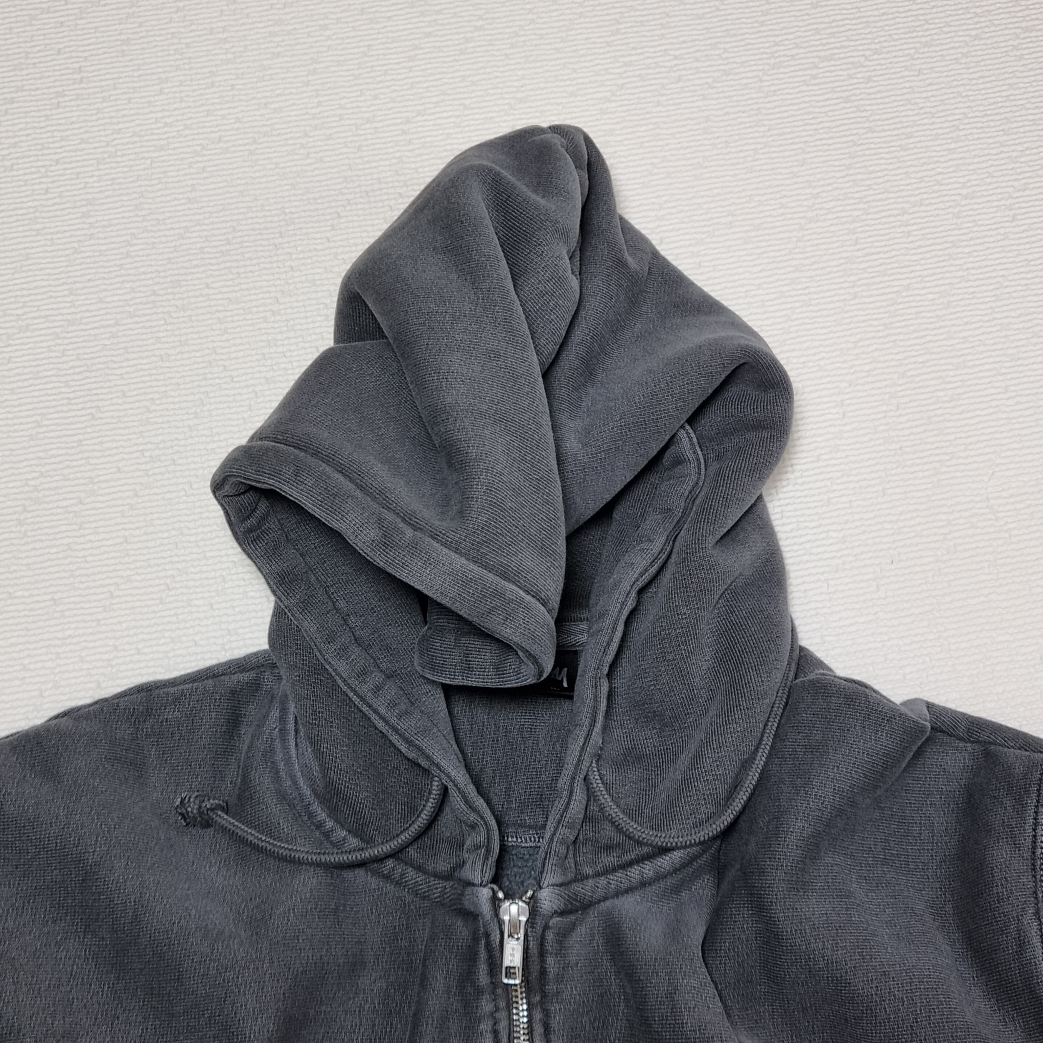Stussy Pigment Dyed Smooth Stock Zip Hoodie Black 착용 스타일 - 4