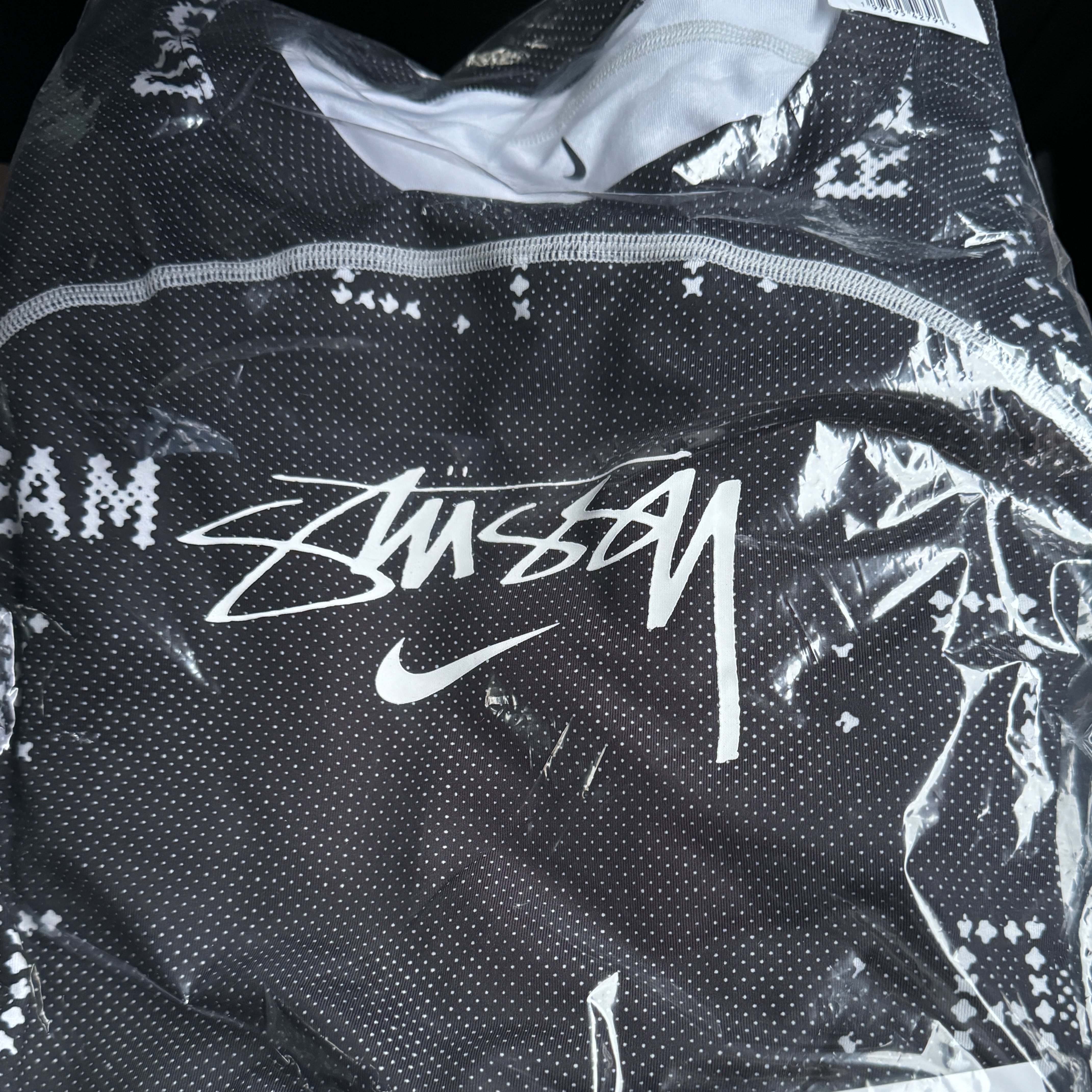 Nike x Stussy UV Crew Black (FZ5759-010) 착용 스타일