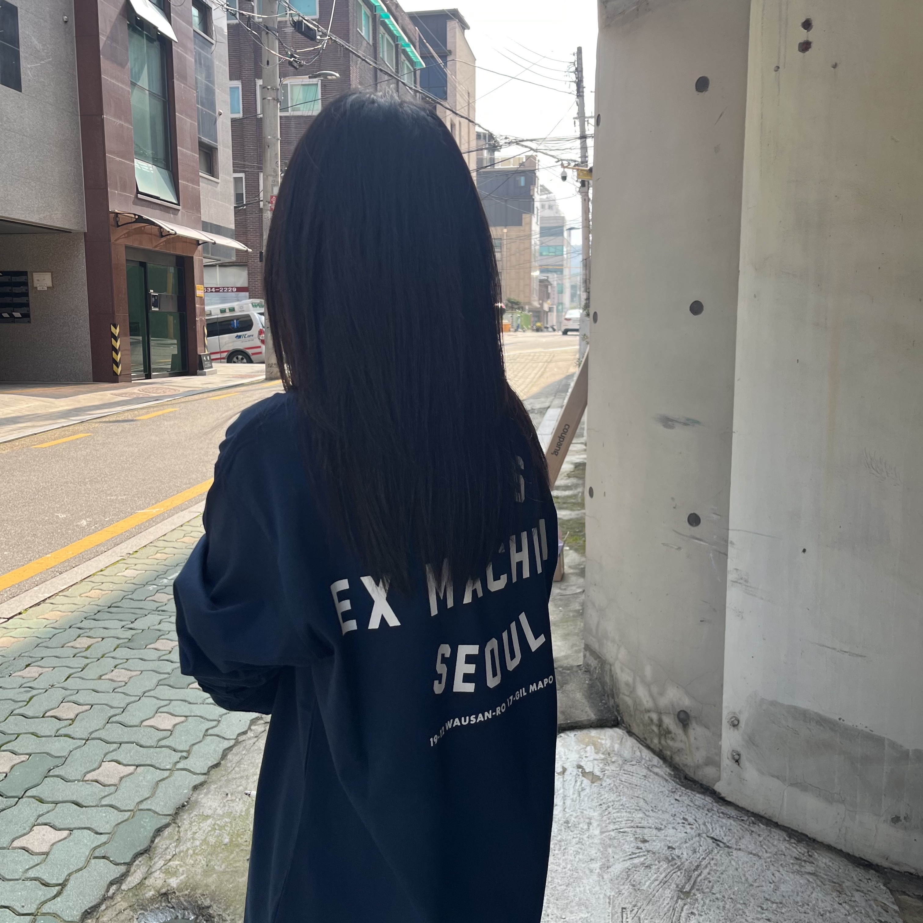 Deus Ex Machina Seoul College Long Sleeve T-Shirt Black 착용 스타일