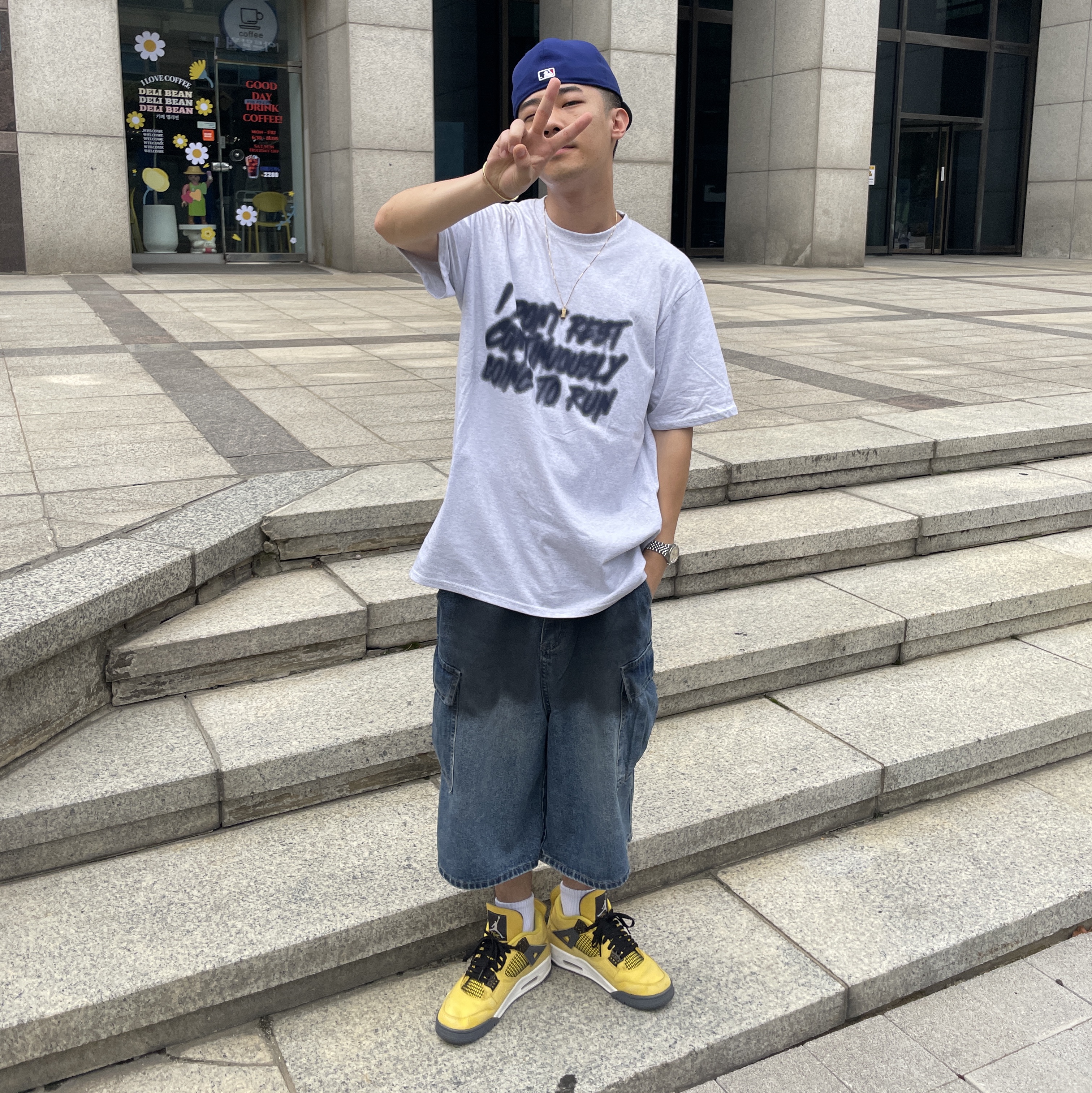 Jordan 4 Retro Lightning, Jordan 4 Retro Tour Yellow 착용 스타일 - 2