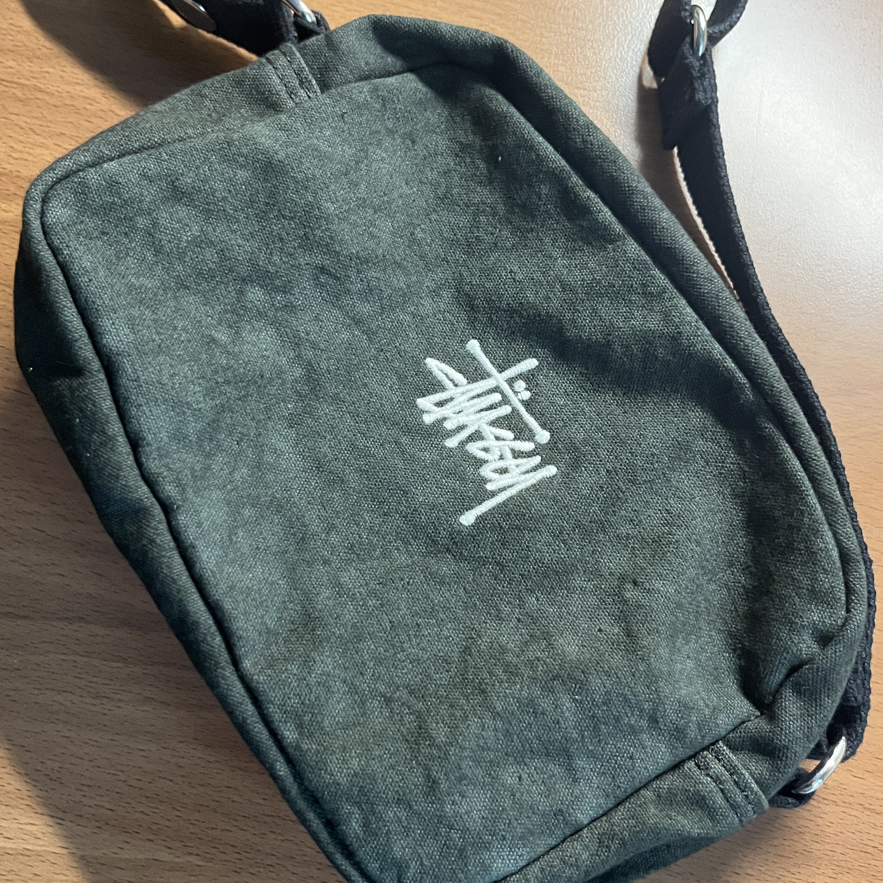 Stussy Canvas Side Pouch Washed Black 착용 스타일