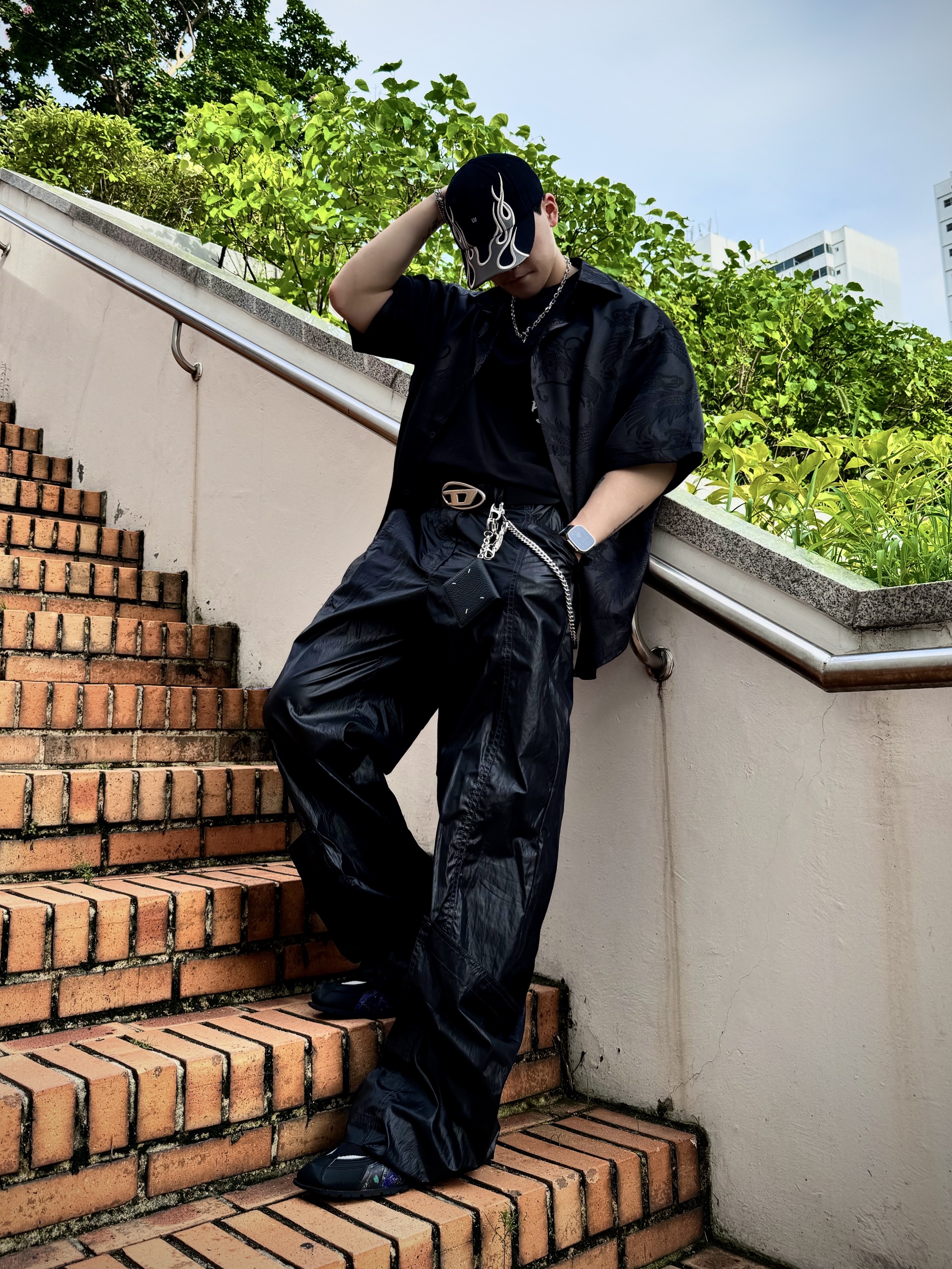 Maison Margiela Keyring Wallet Black, Yeezy Gap Engineered By Balenciaga Flame Cap Black 착용 스타일 - 1